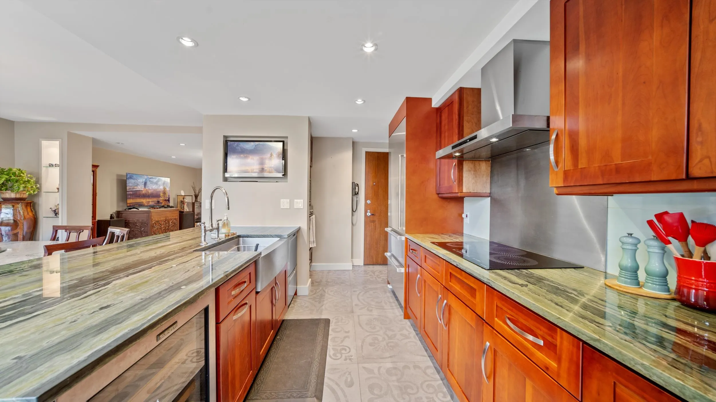 4900 Cartier Street #404