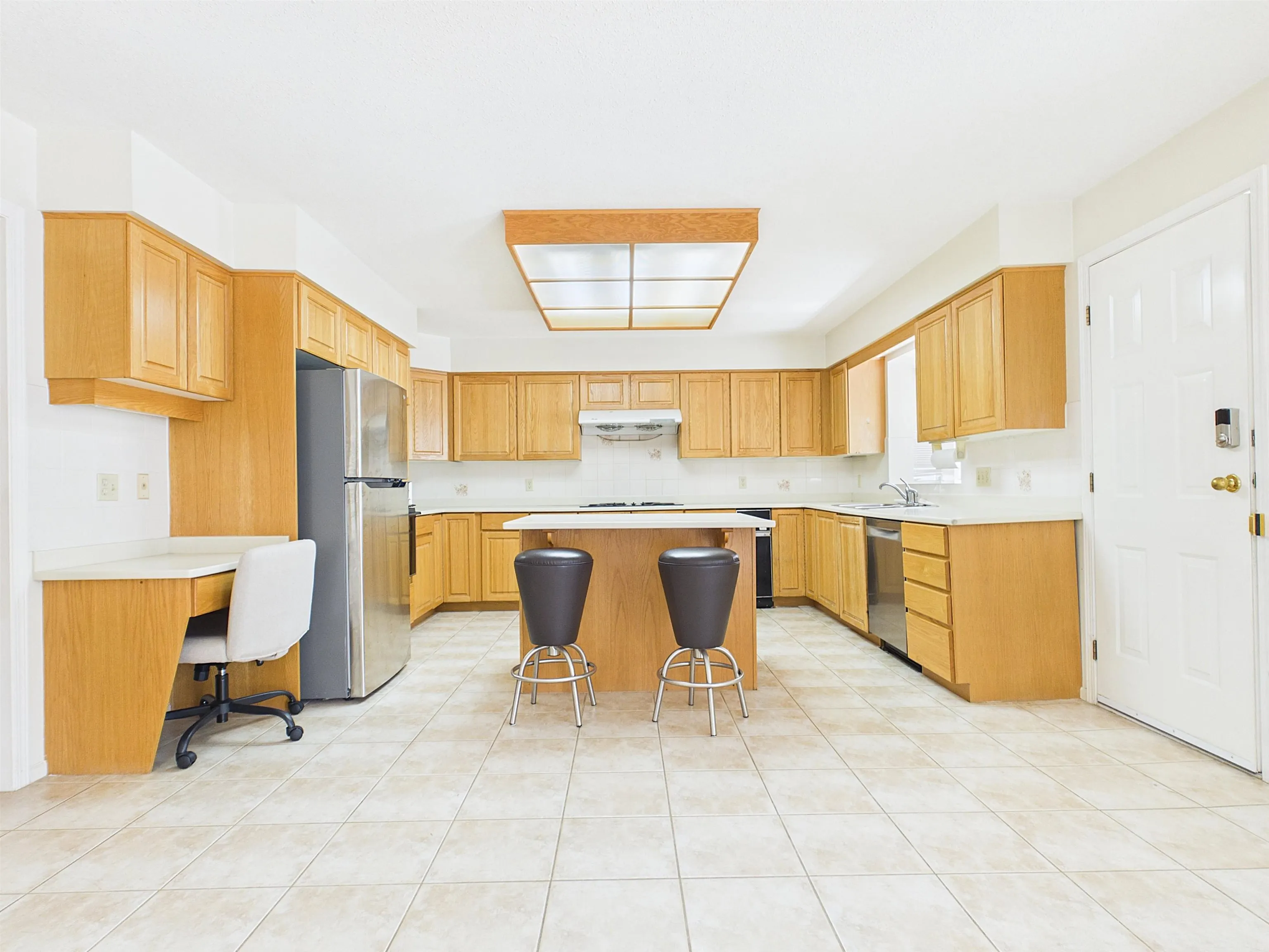 2718 Oliver Crescent