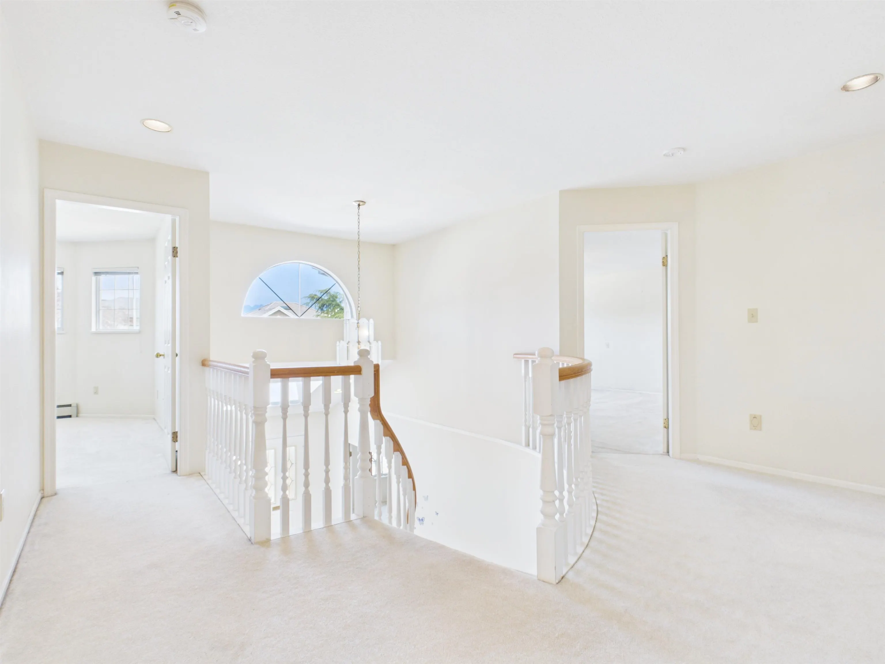 2718 Oliver Crescent