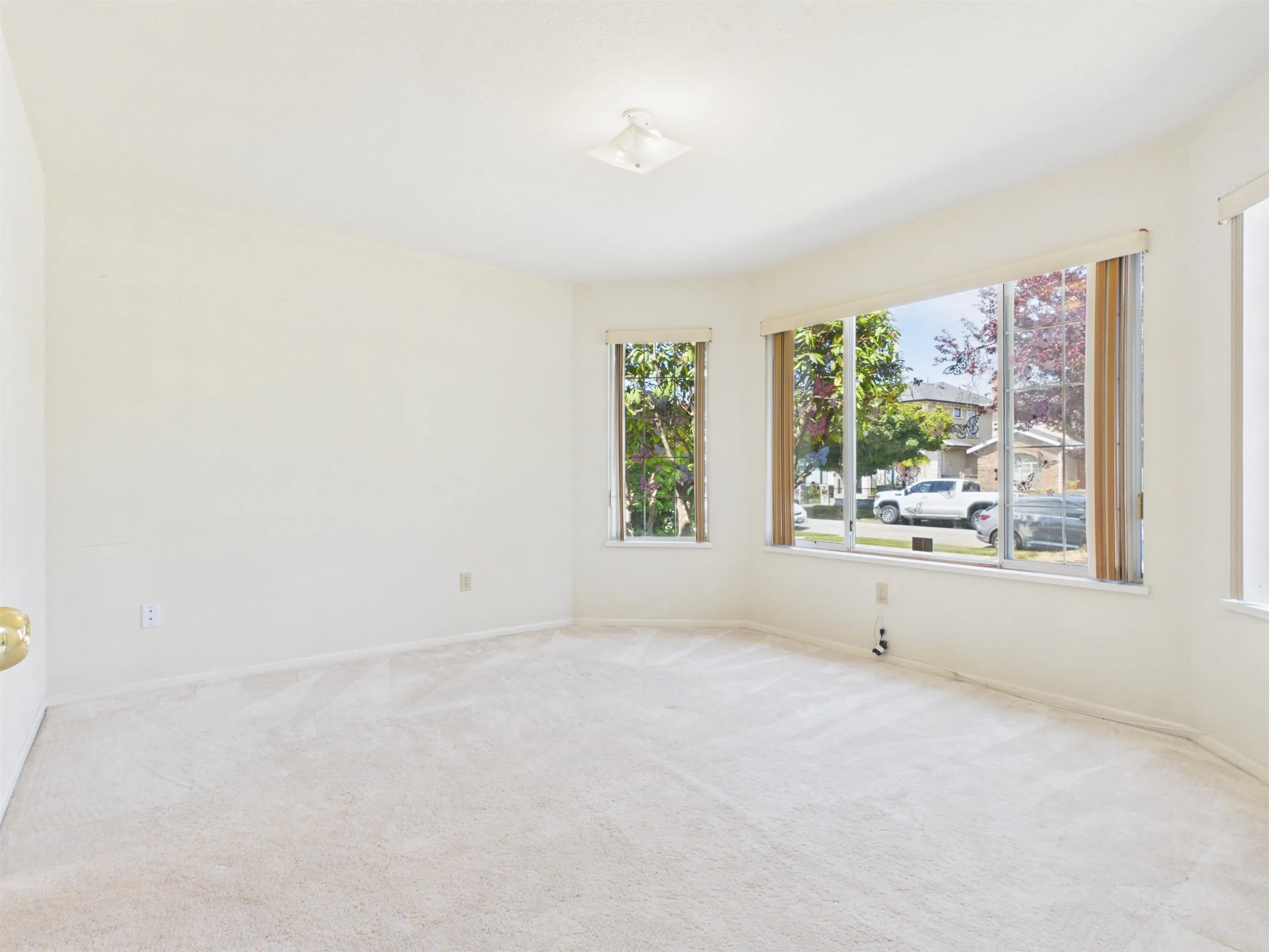 2718 Oliver Crescent