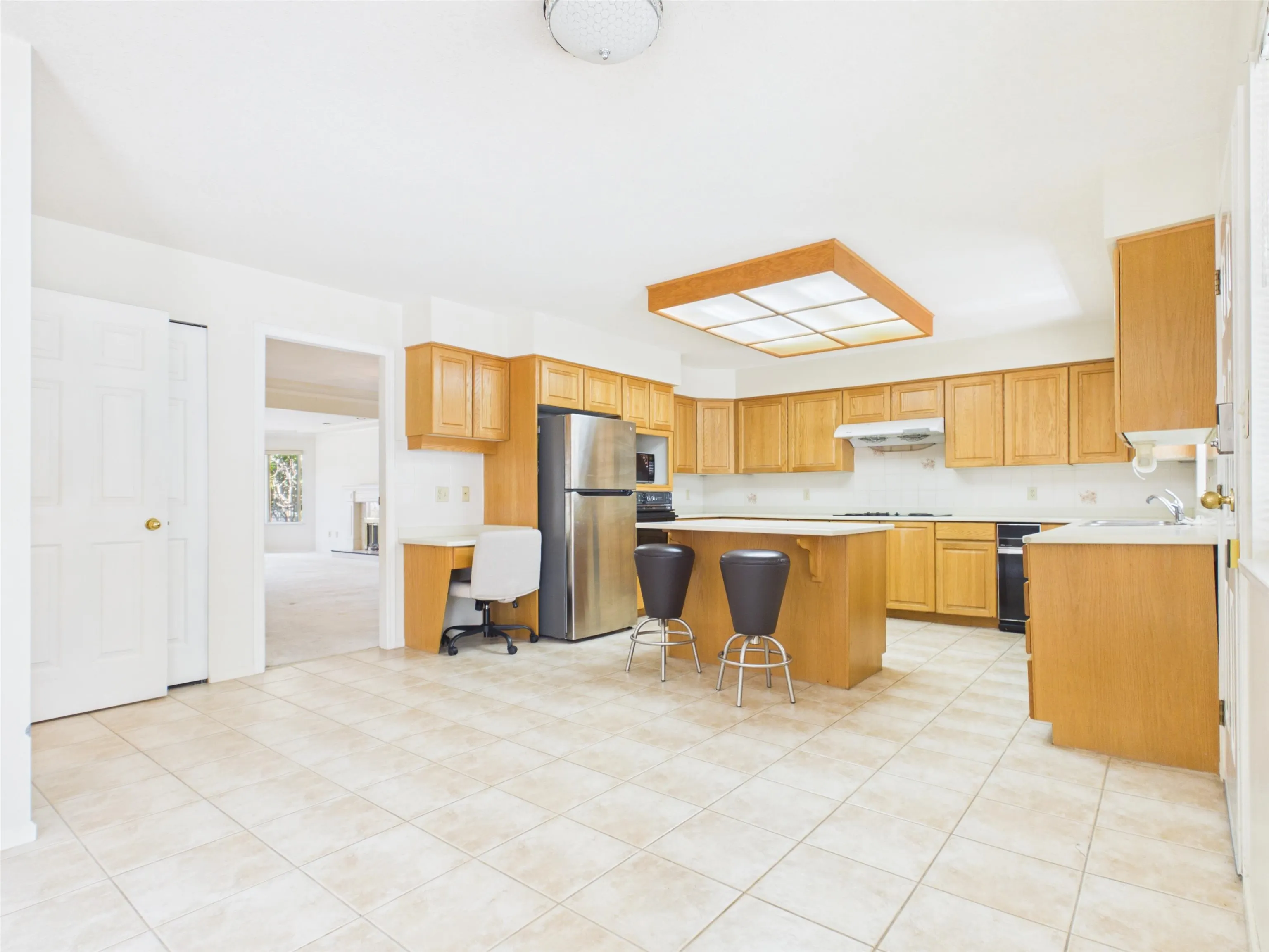 2718 Oliver Crescent