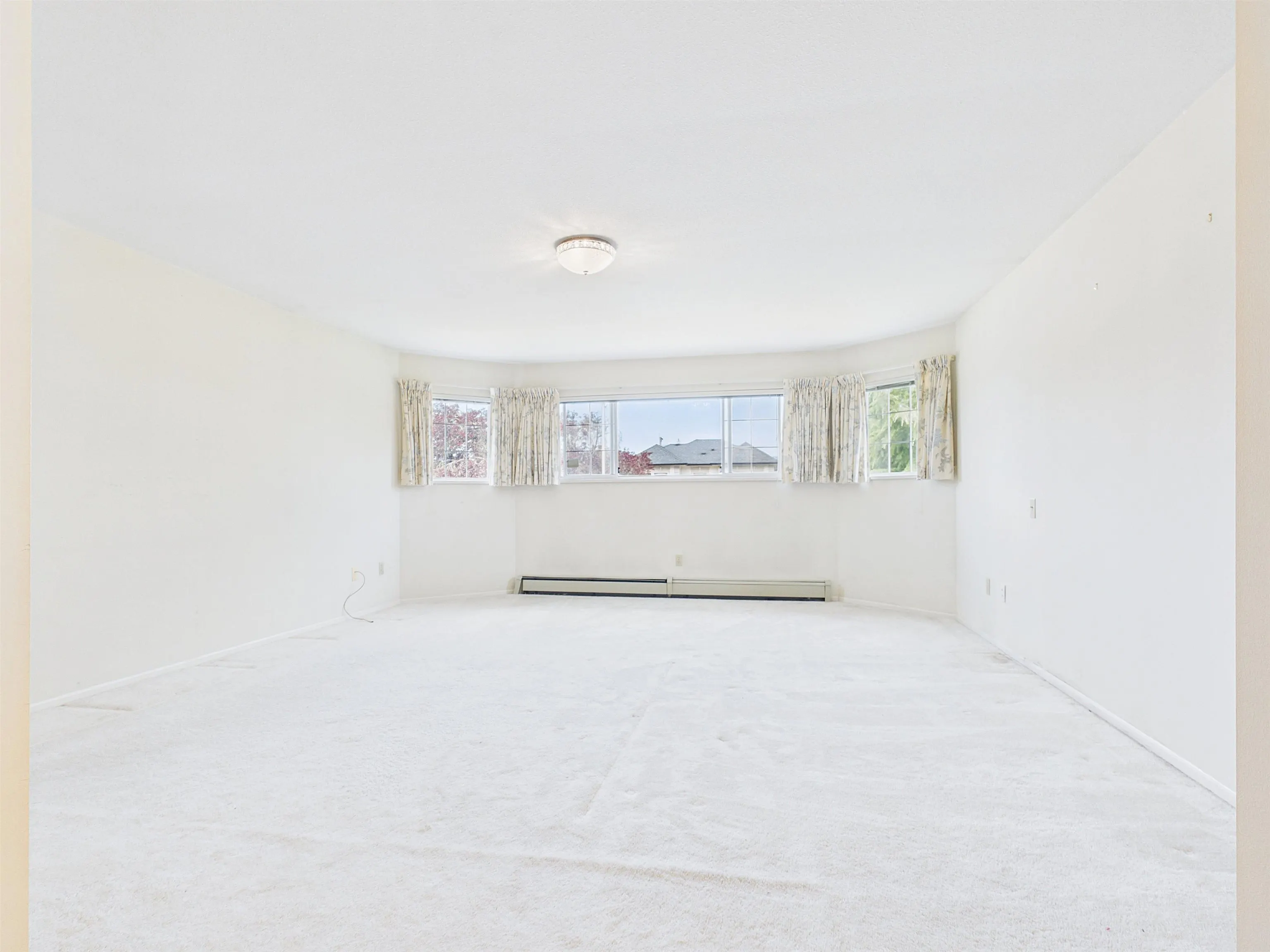 2718 Oliver Crescent