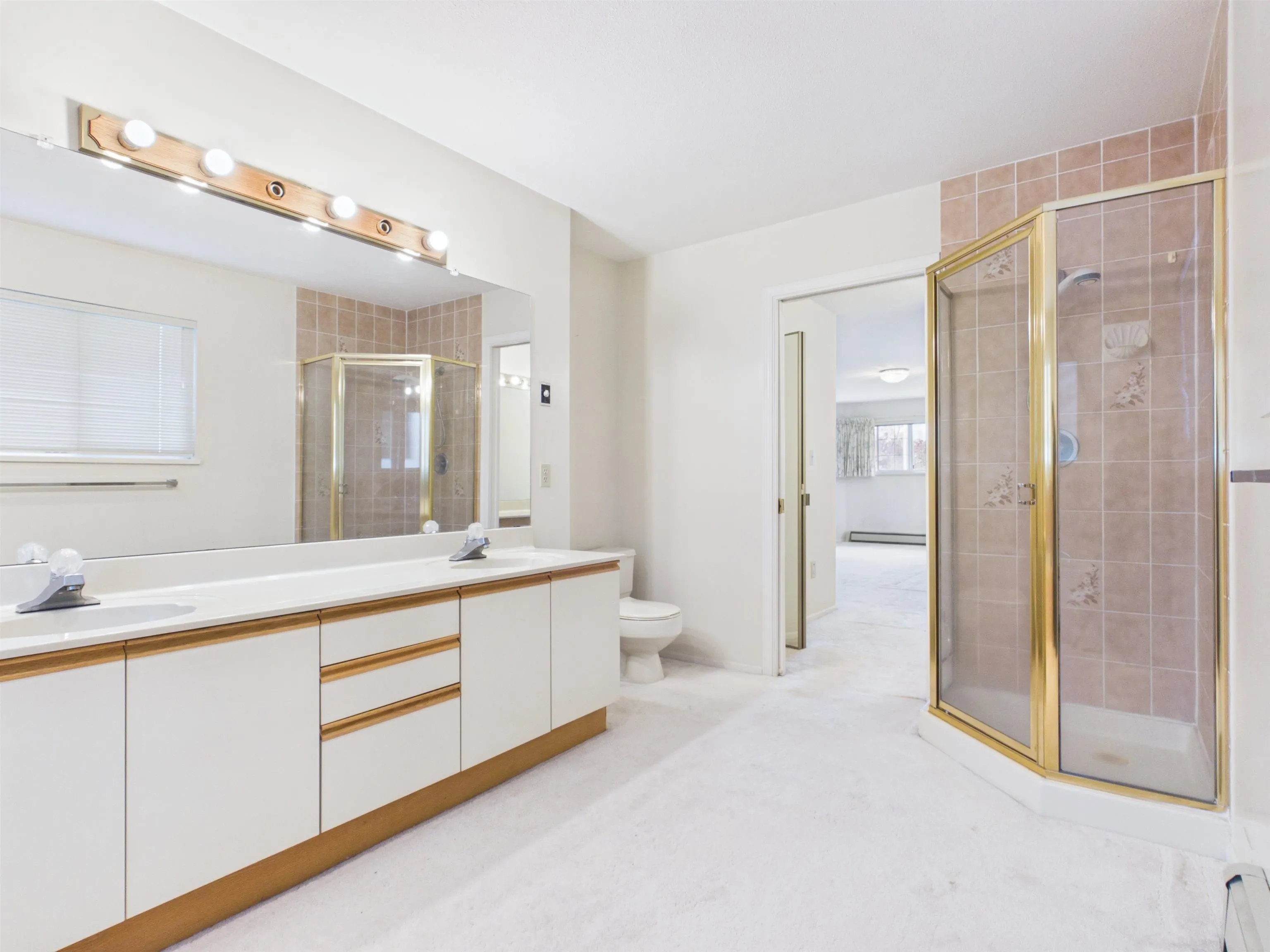 2718 Oliver Crescent