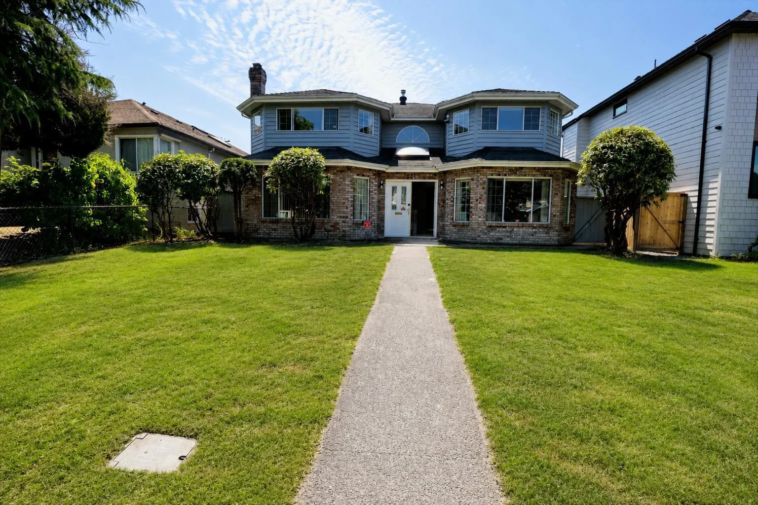 2718 Oliver Crescent