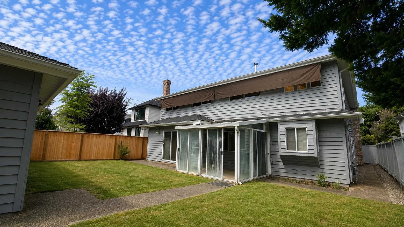 2718 Oliver Crescent