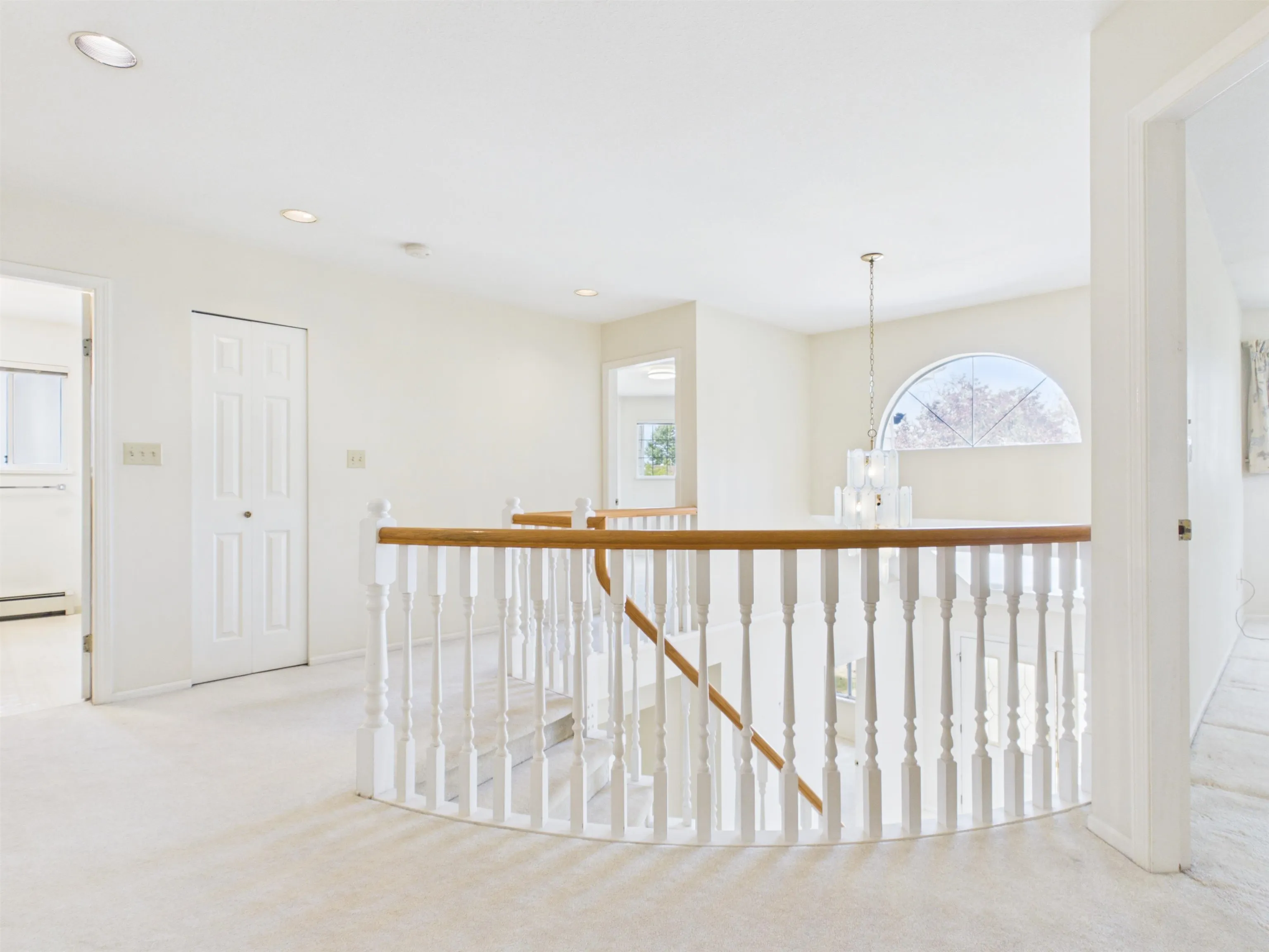 2718 Oliver Crescent