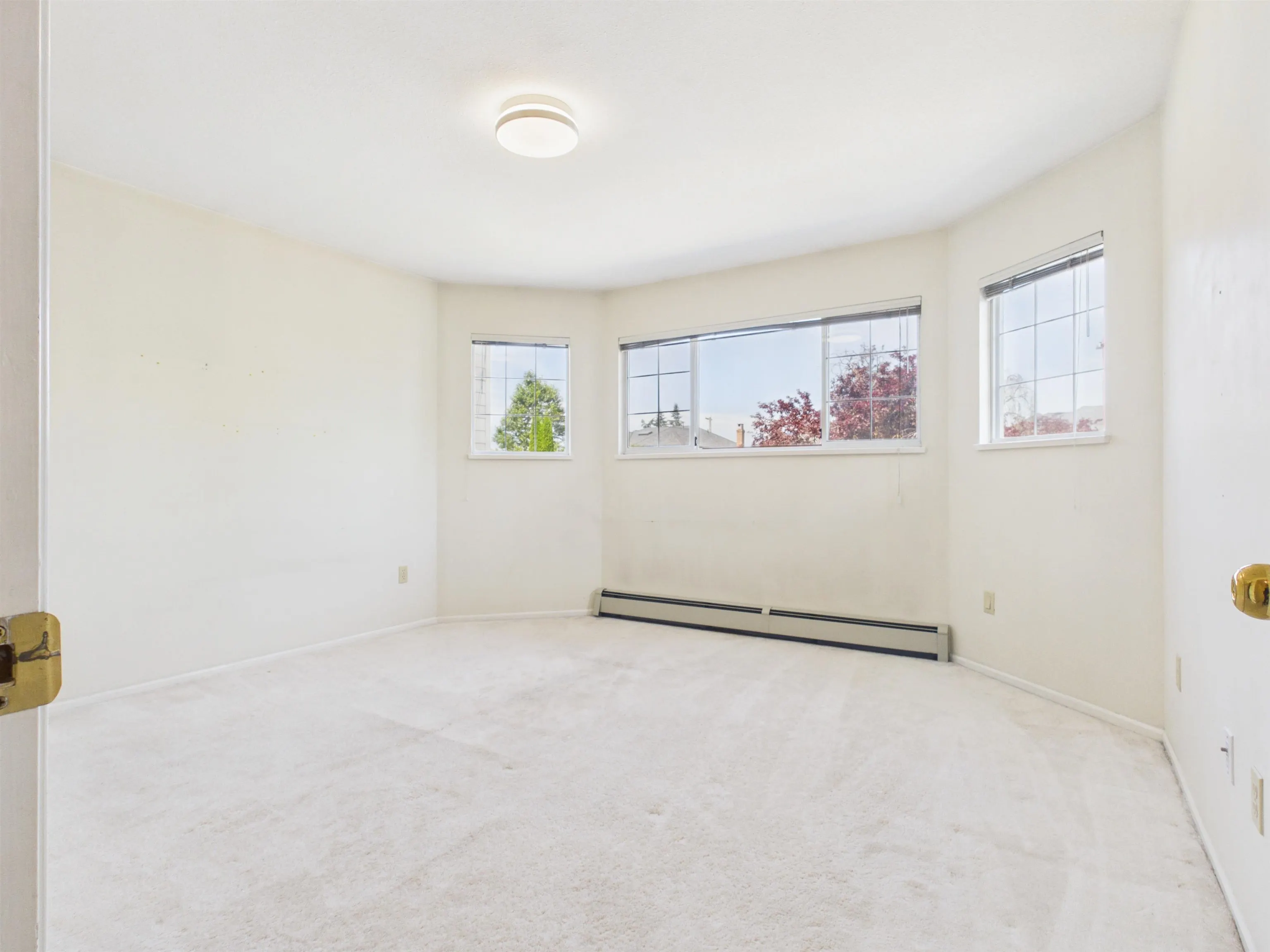 2718 Oliver Crescent