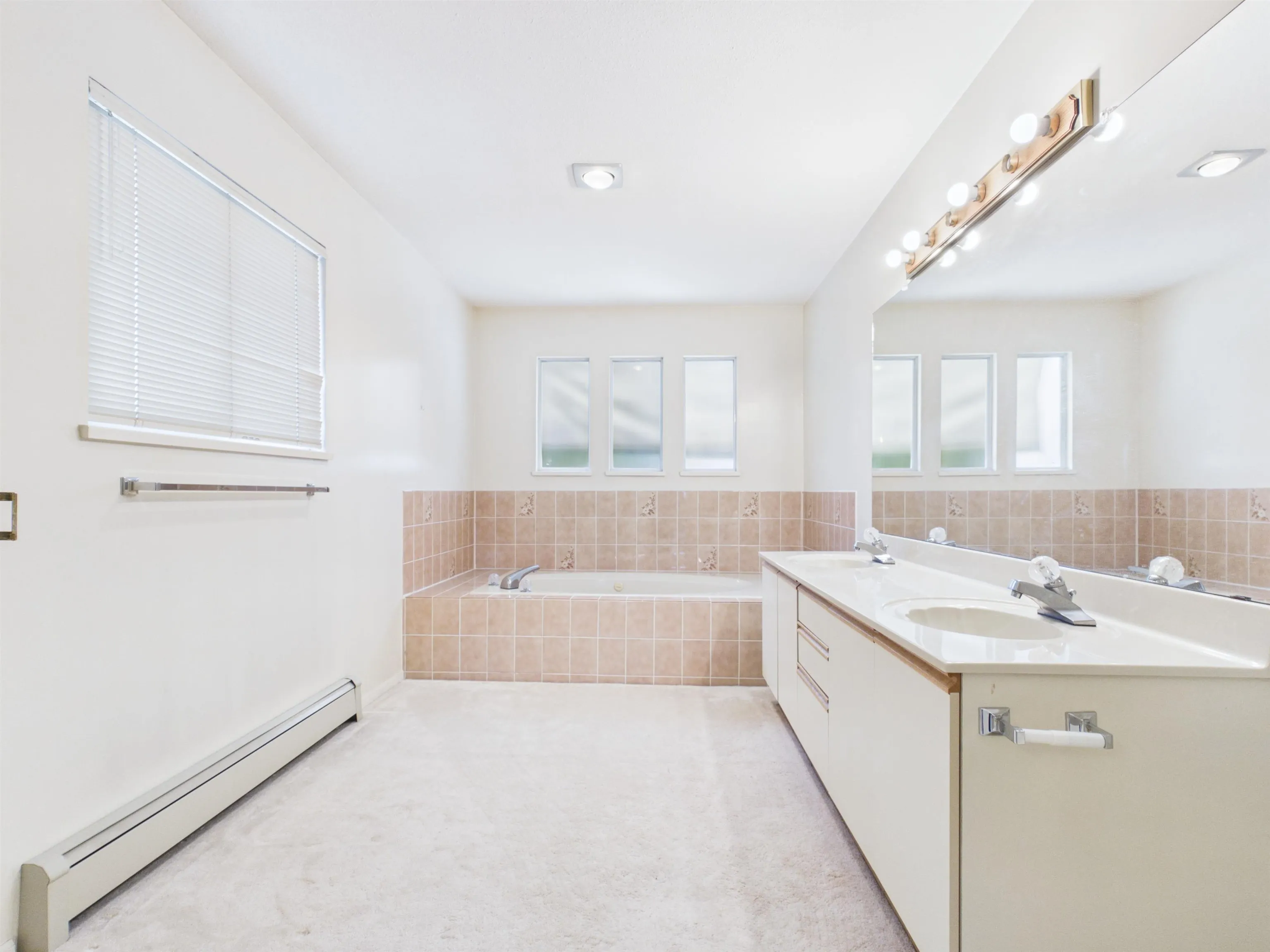 2718 Oliver Crescent