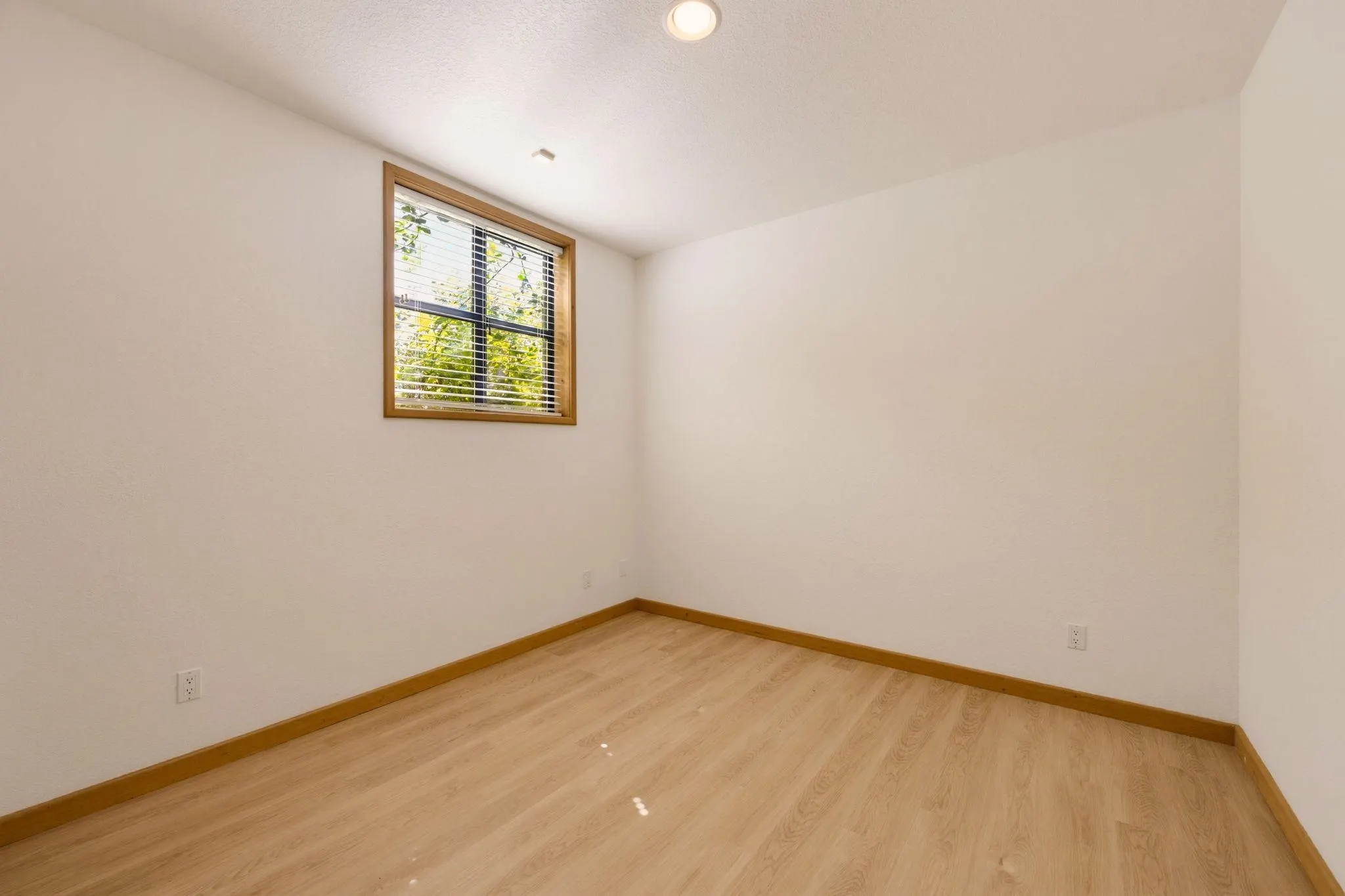 13102 13 Avenue