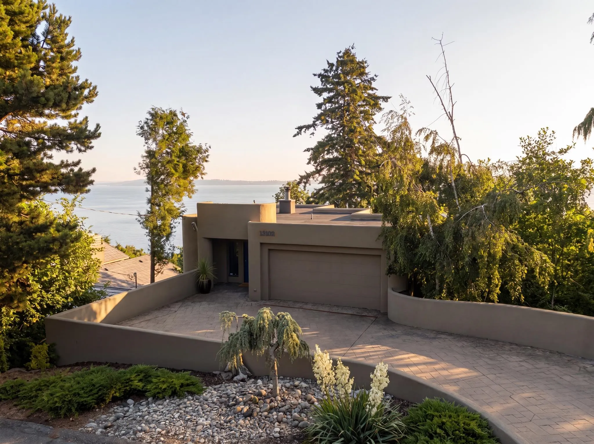 13102 13 Avenue