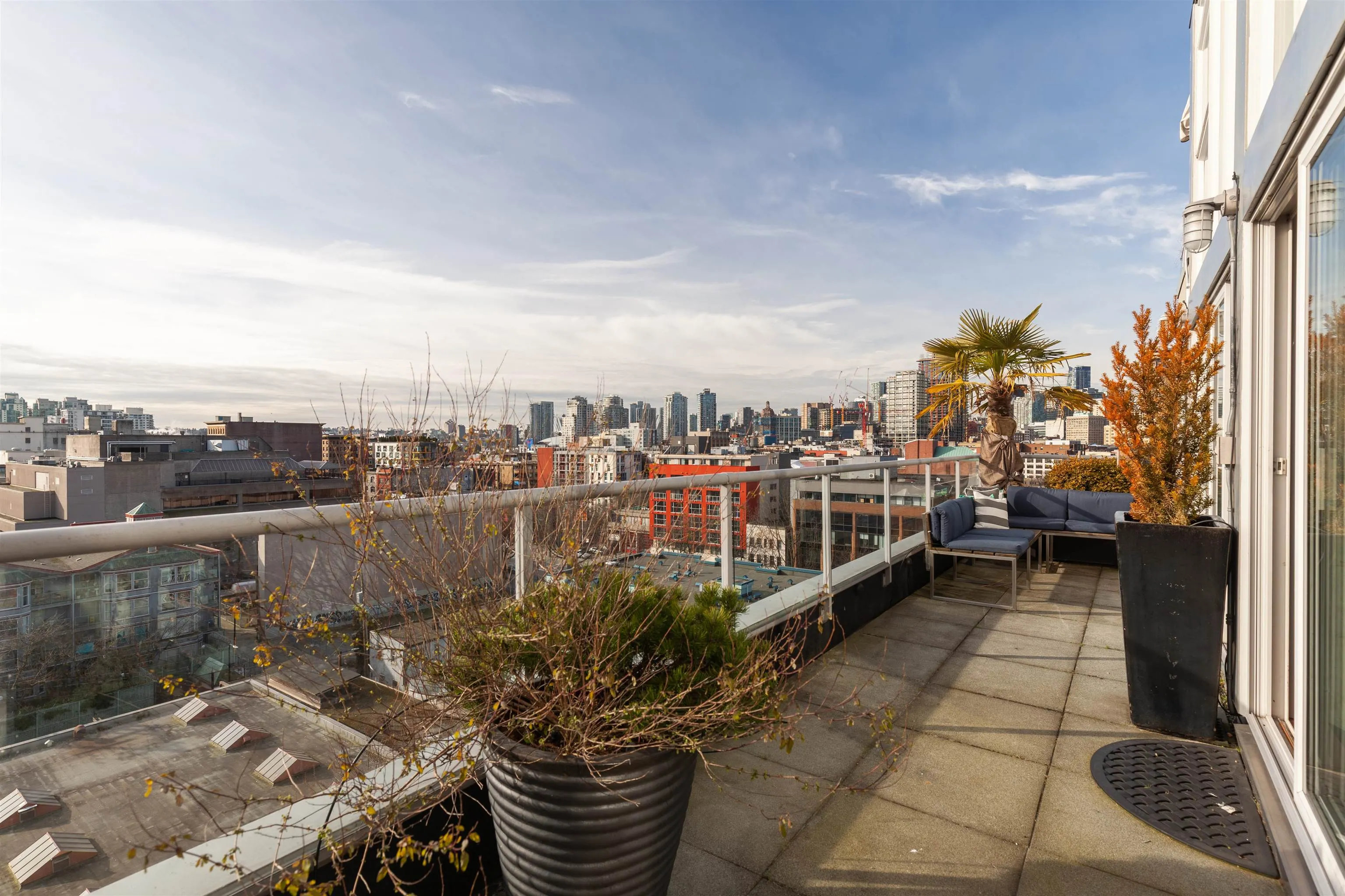 289 Alexander Street #1002