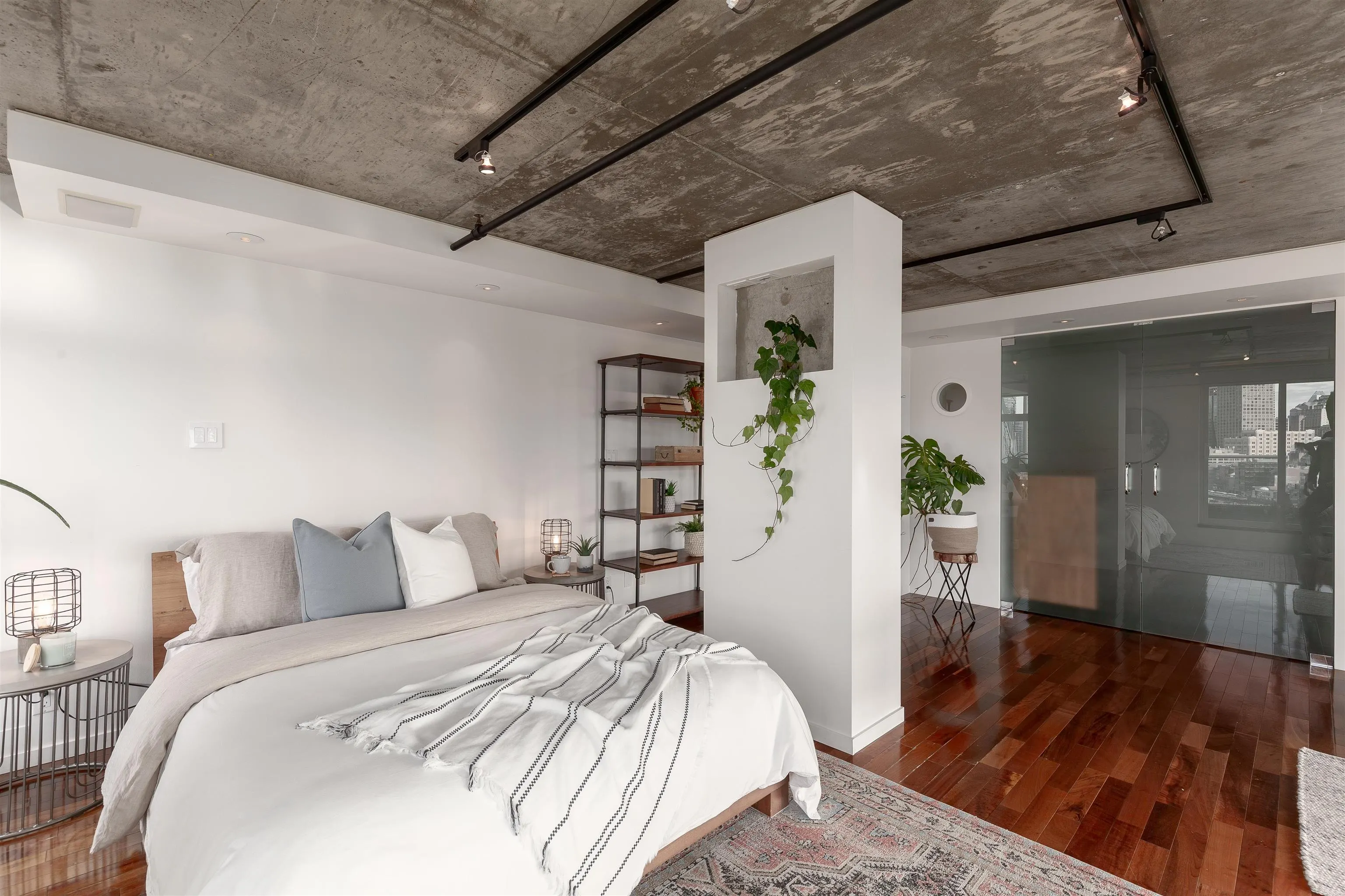 289 Alexander Street #1002