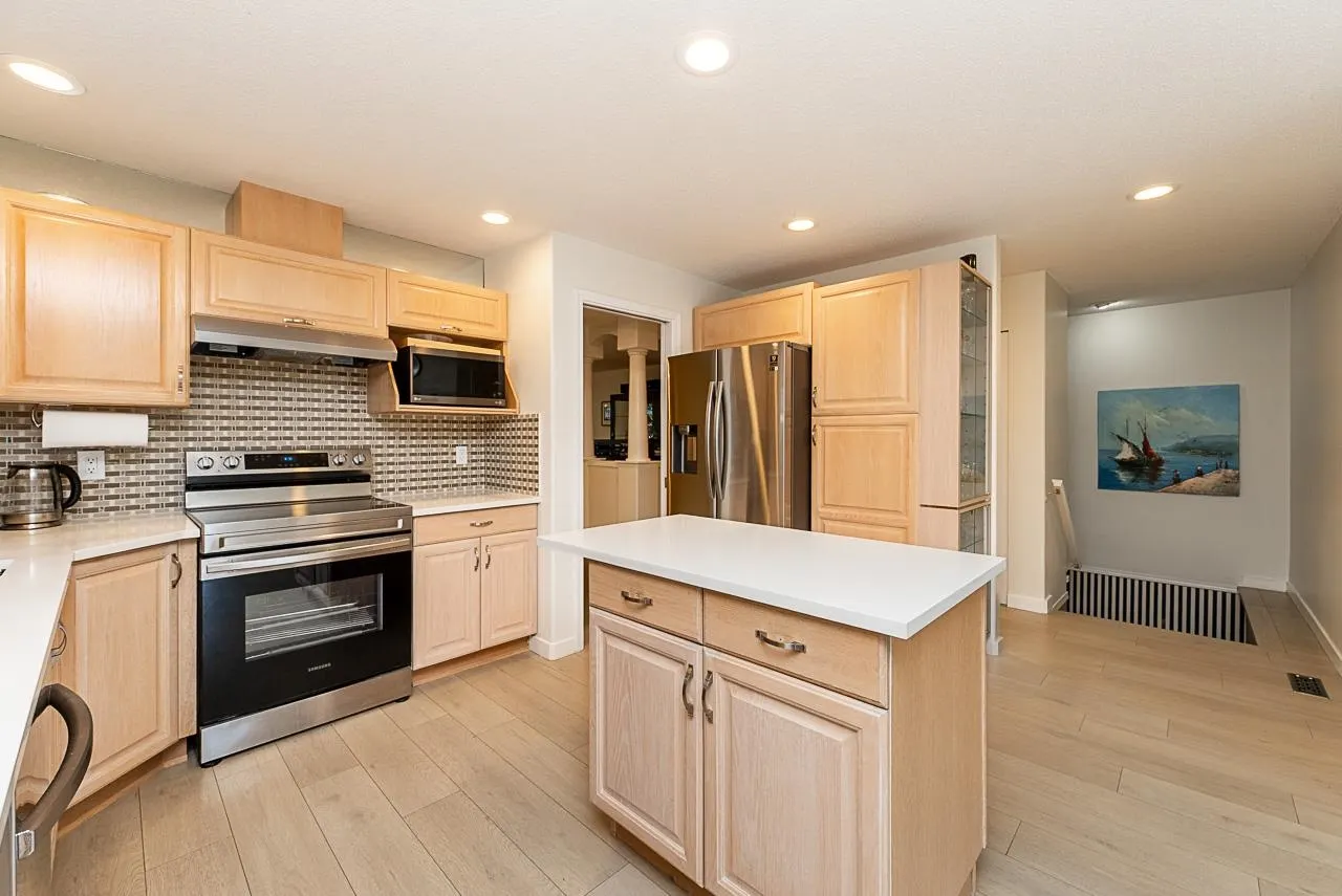 20391 96 Avenue #196