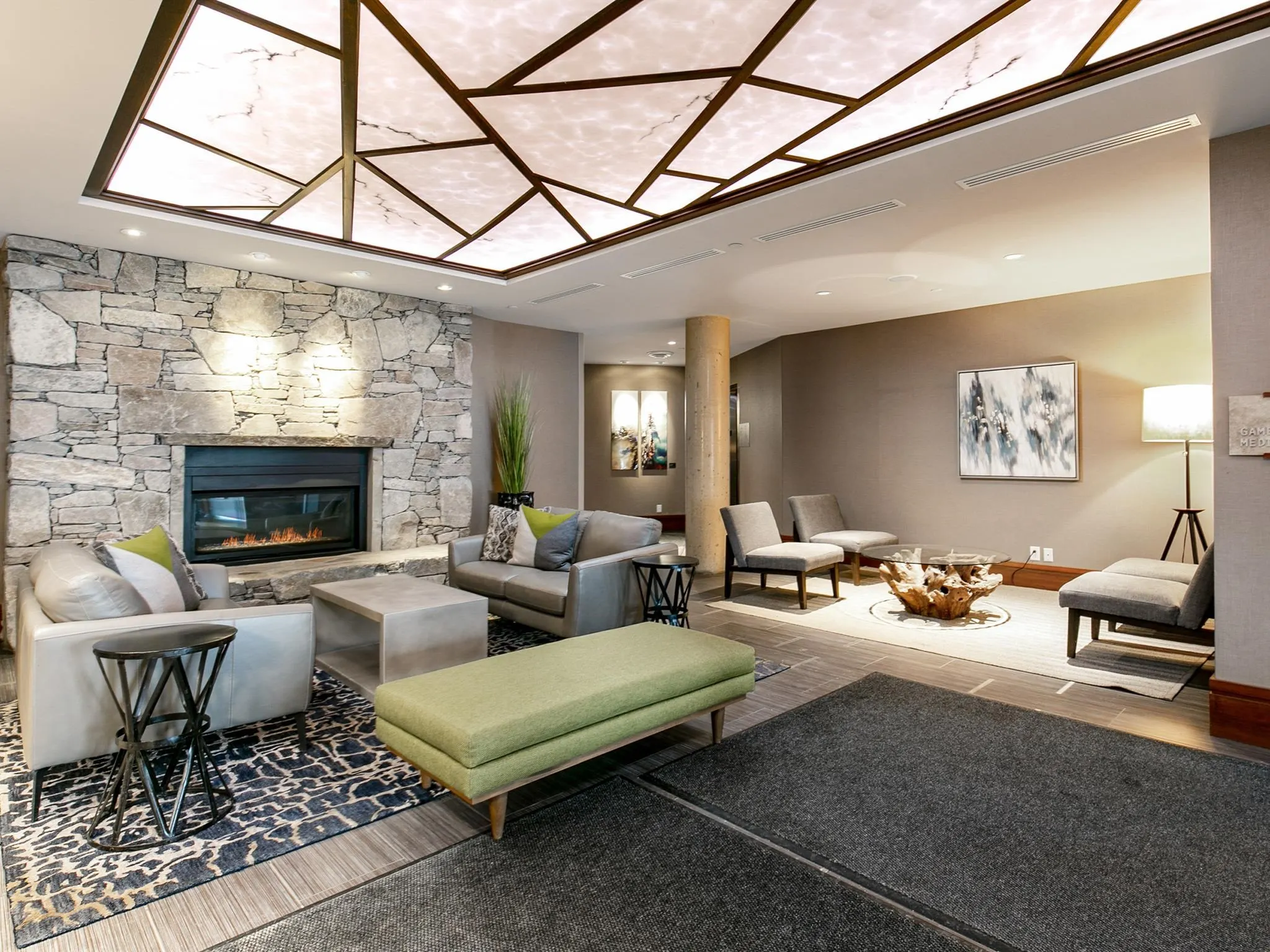 2020 London Lane #206D