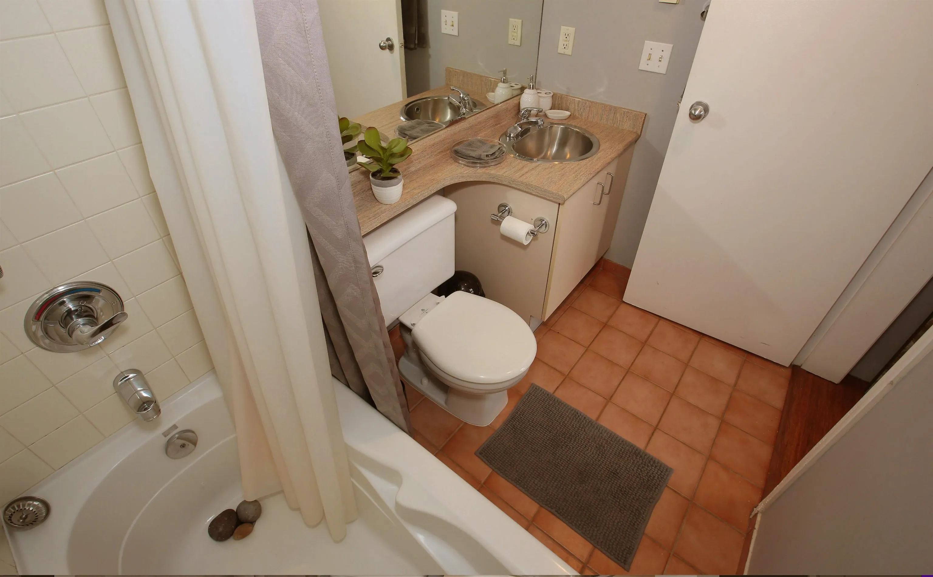 22 E Cordova Street #511