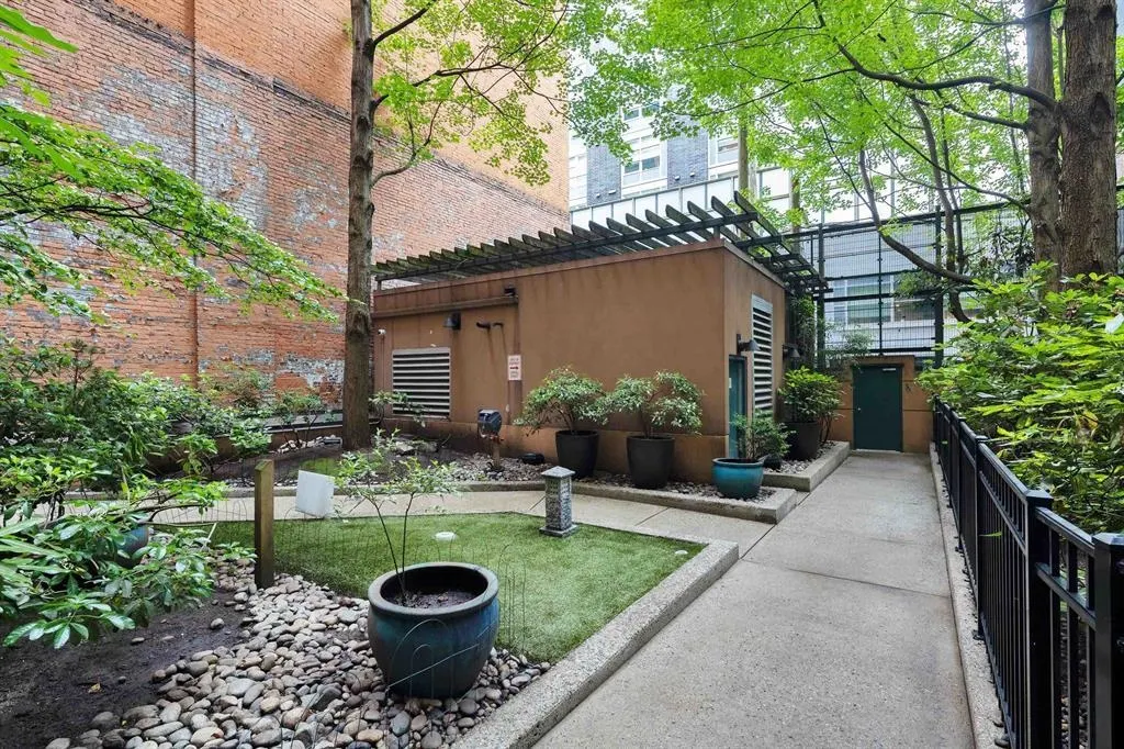 22 E Cordova Street #511
