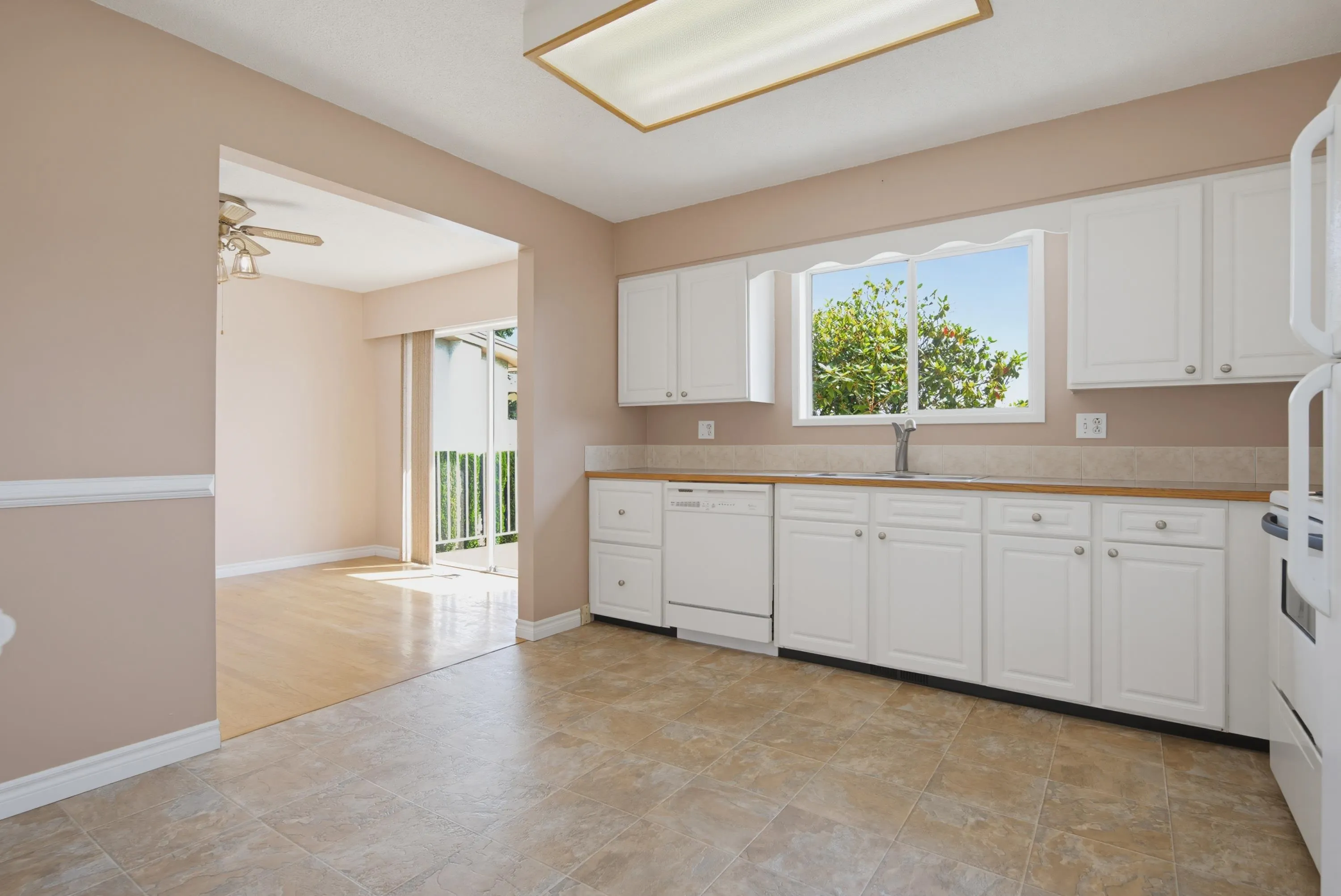 32659 Willingdon Crescent