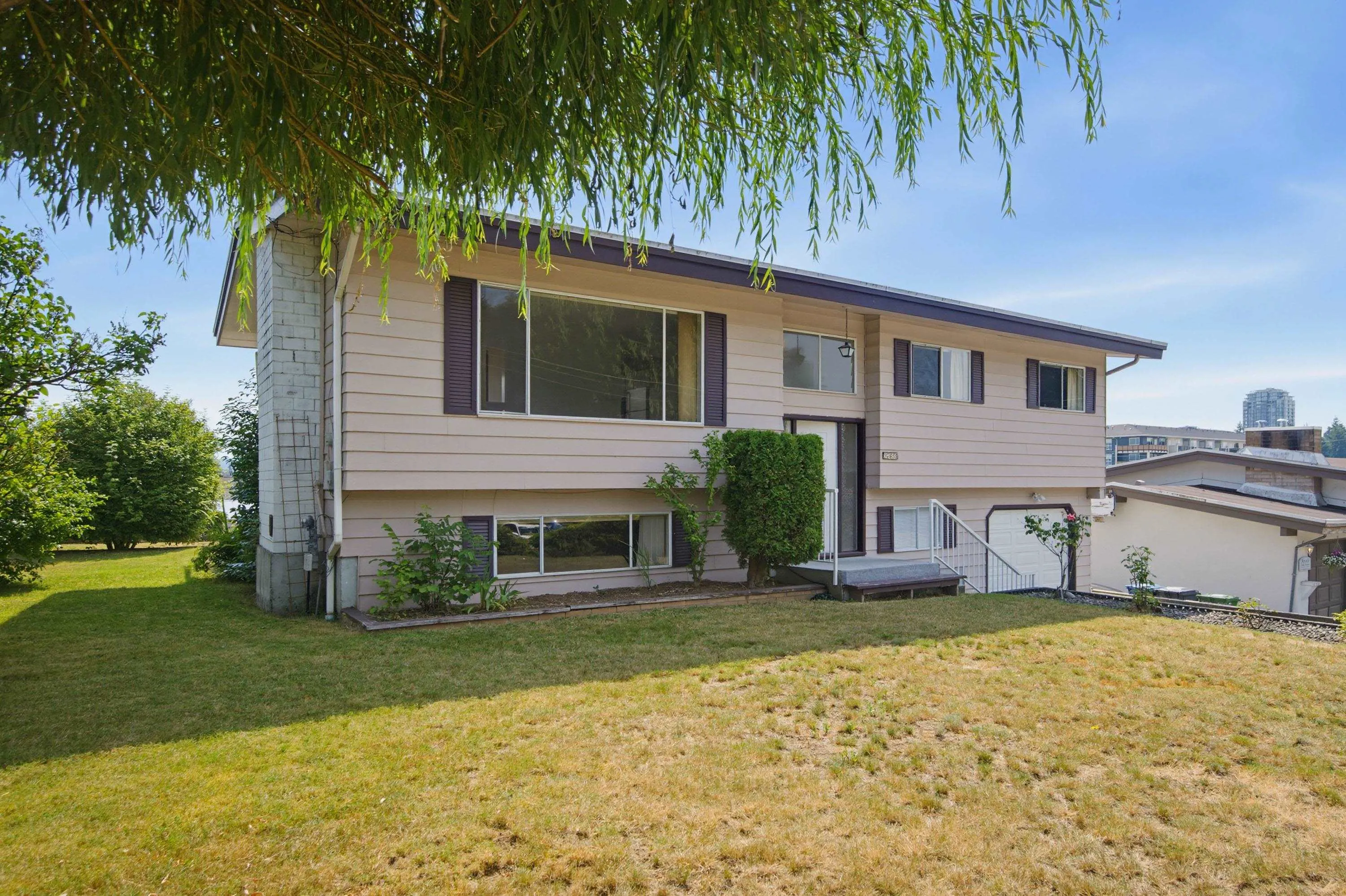 32659 Willingdon Crescent