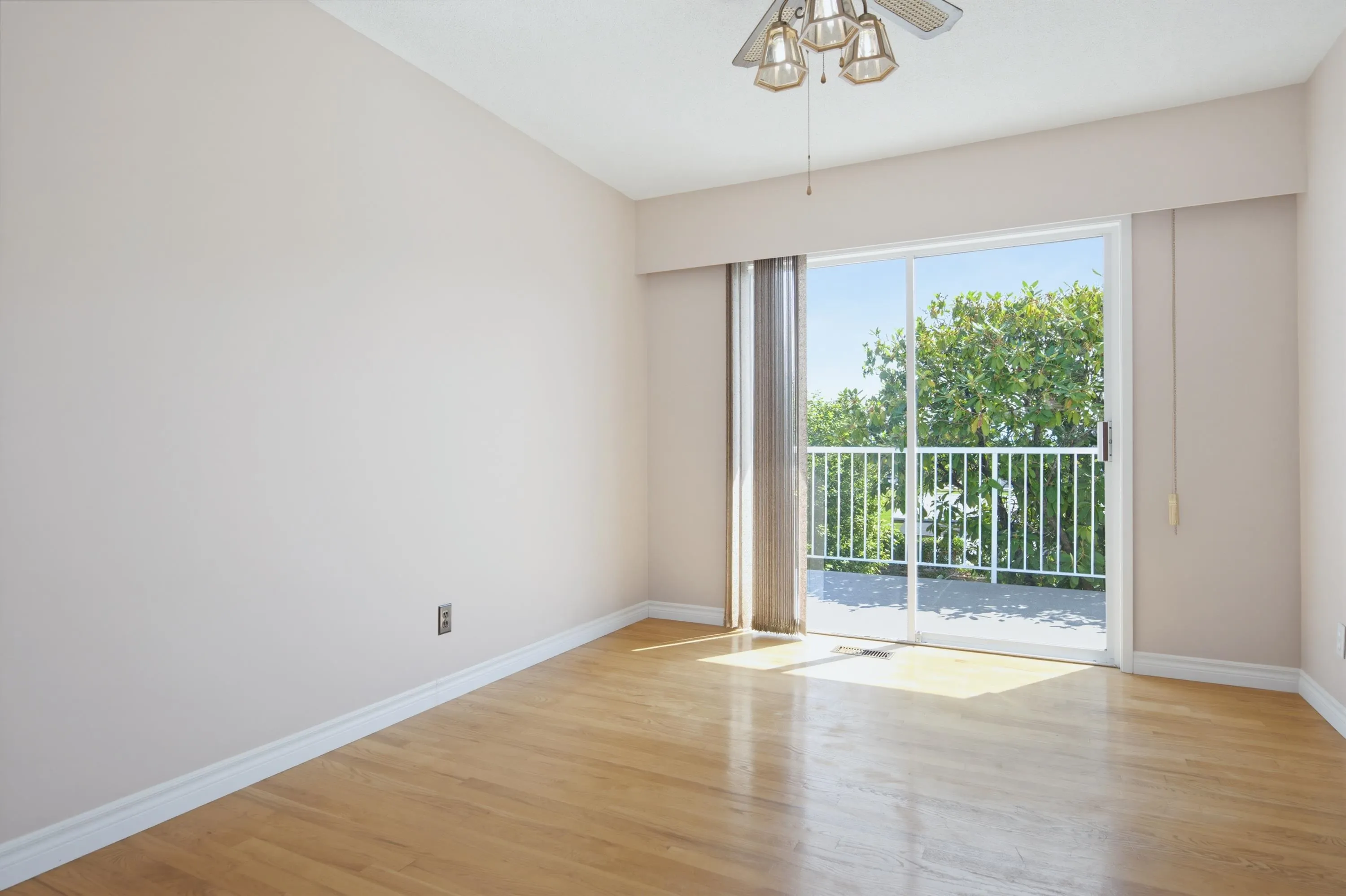 32659 Willingdon Crescent