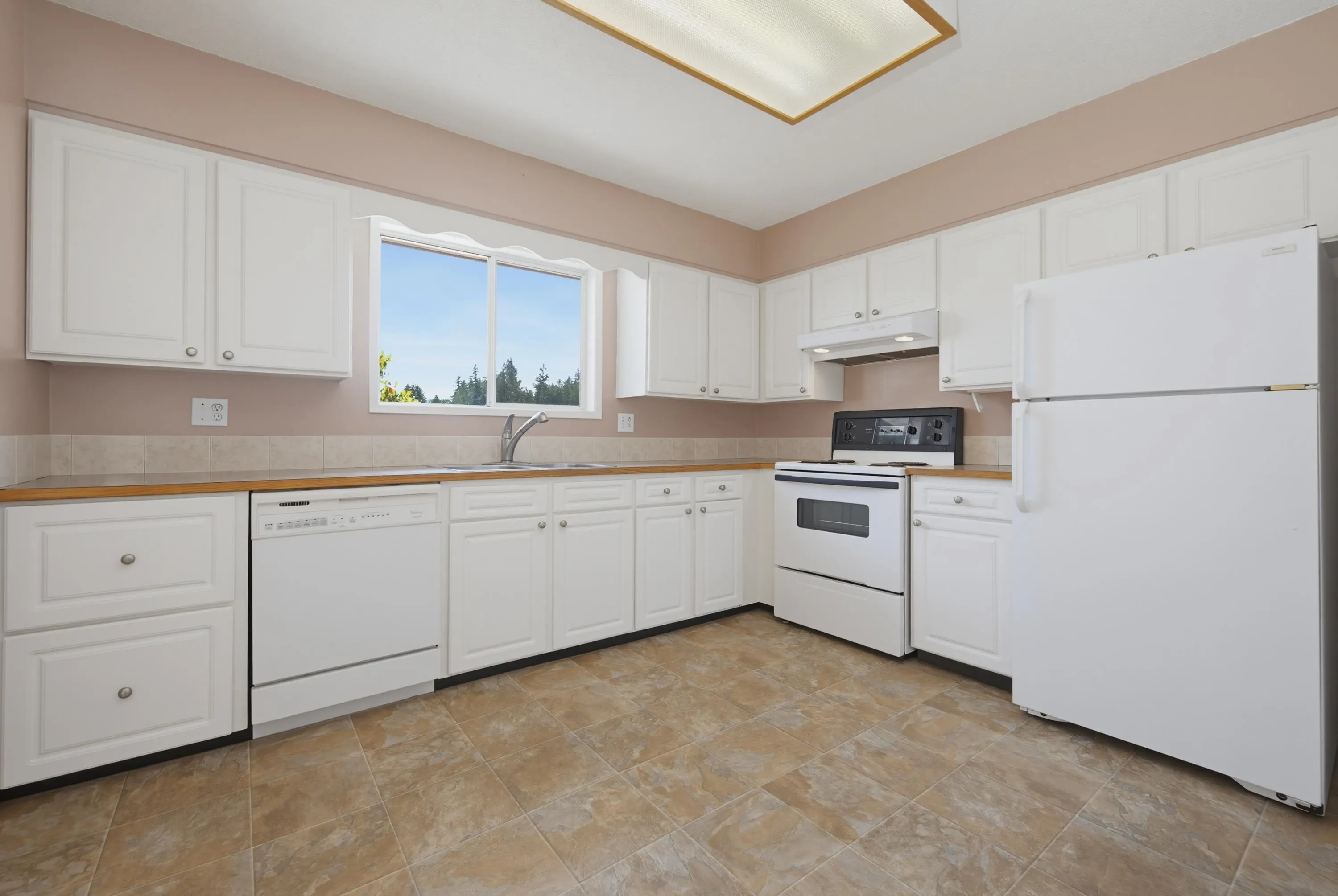 32659 Willingdon Crescent