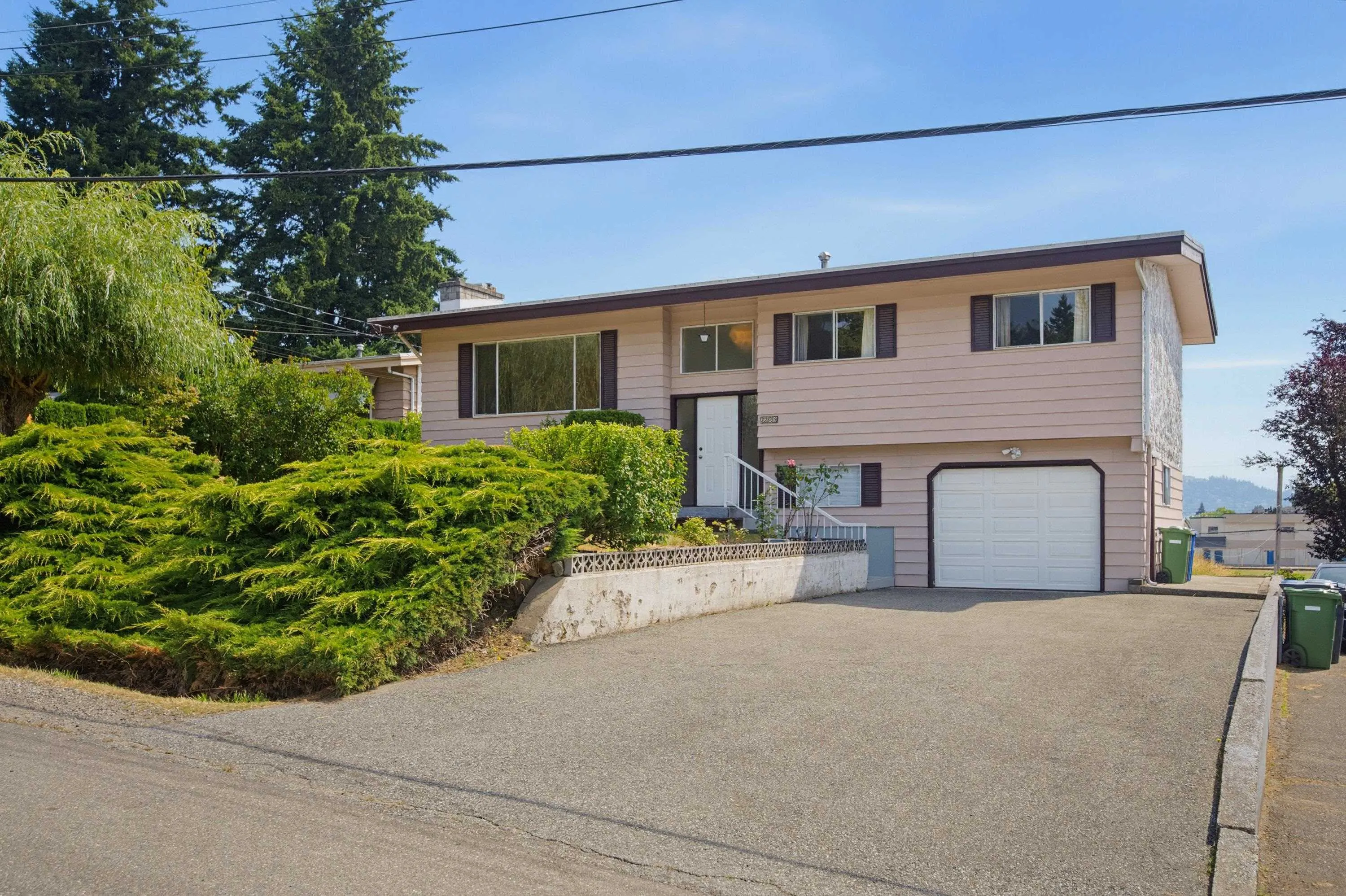 32659 Willingdon Crescent