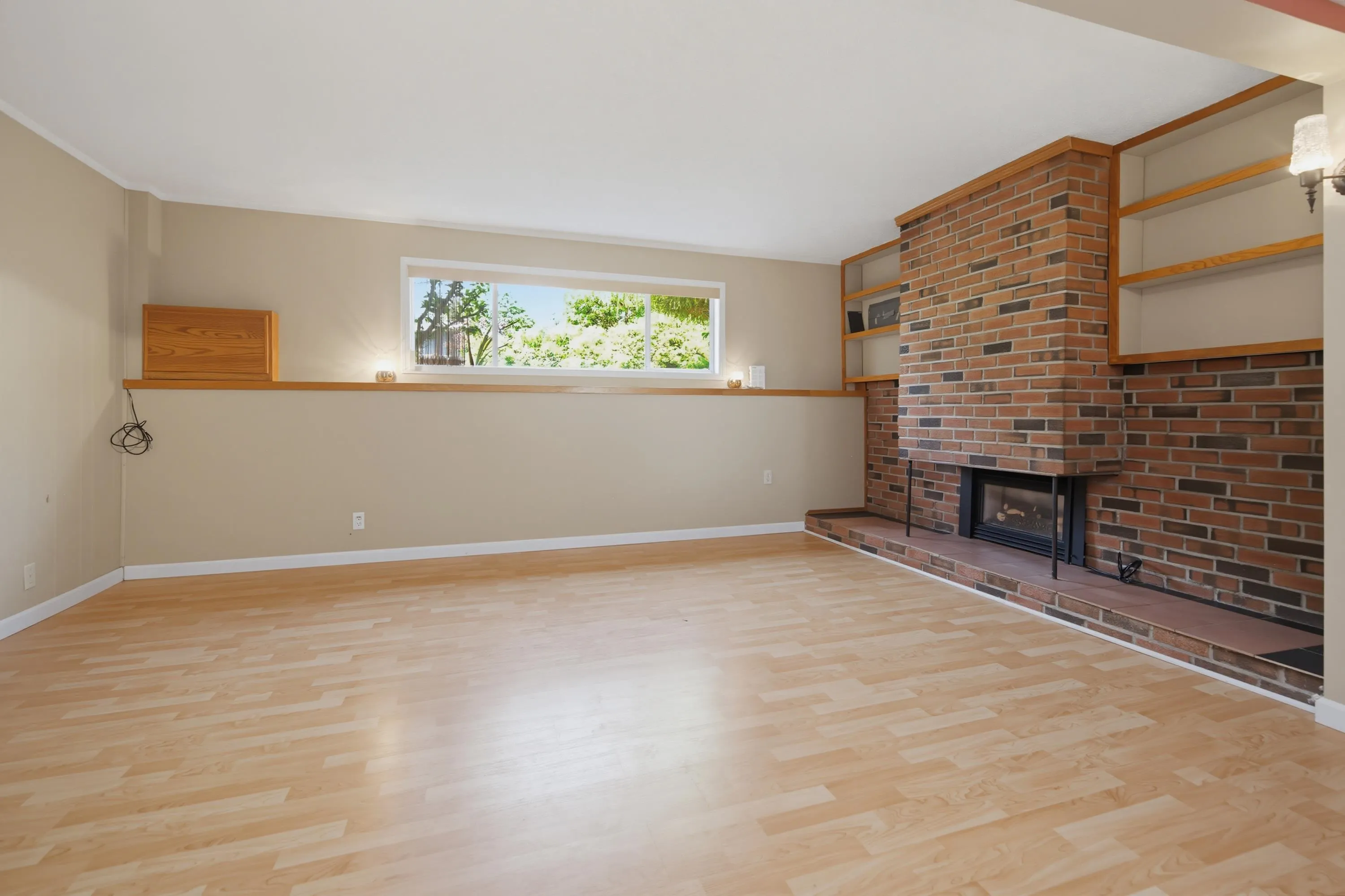 32659 Willingdon Crescent