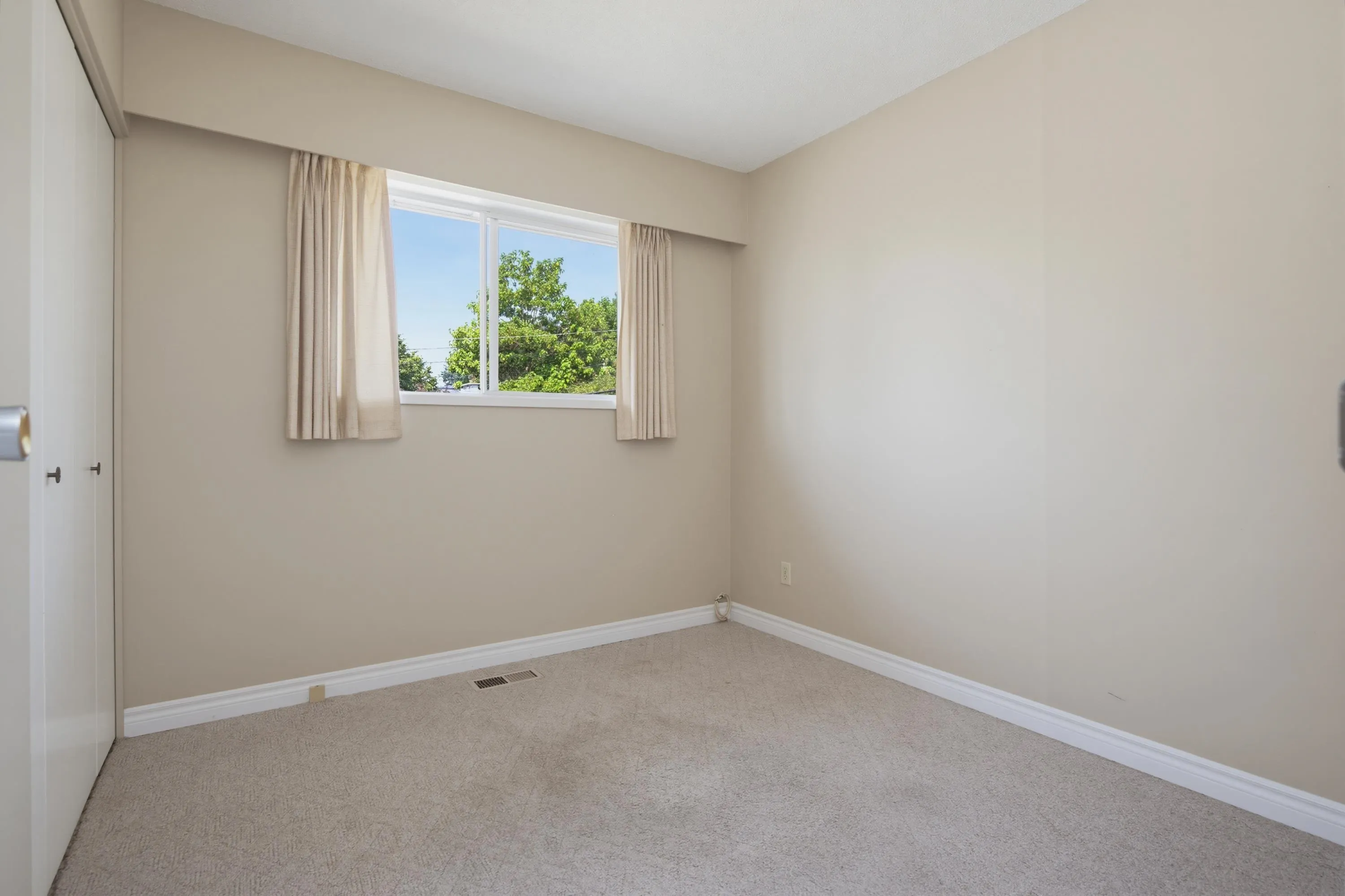 32659 Willingdon Crescent