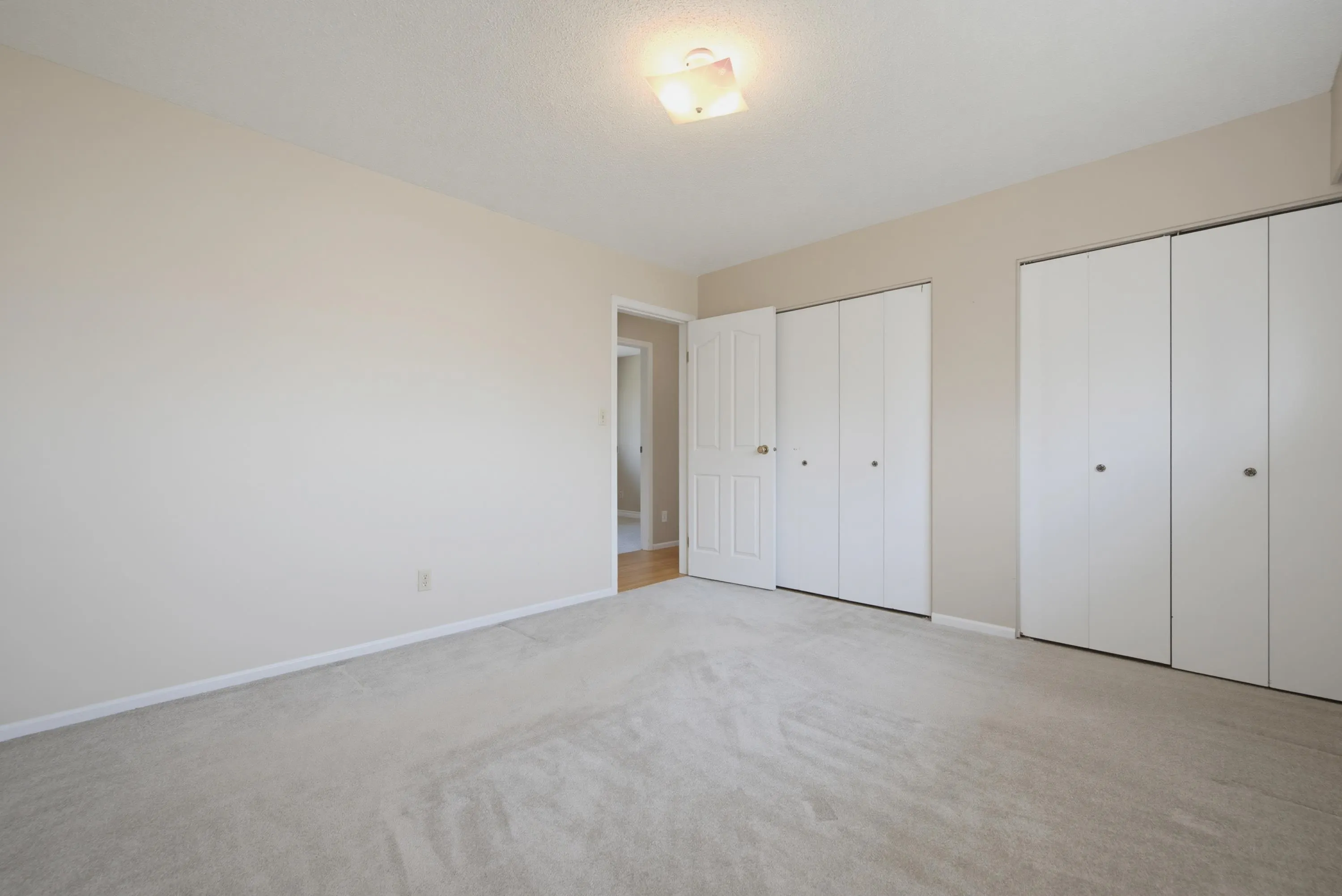 32659 Willingdon Crescent
