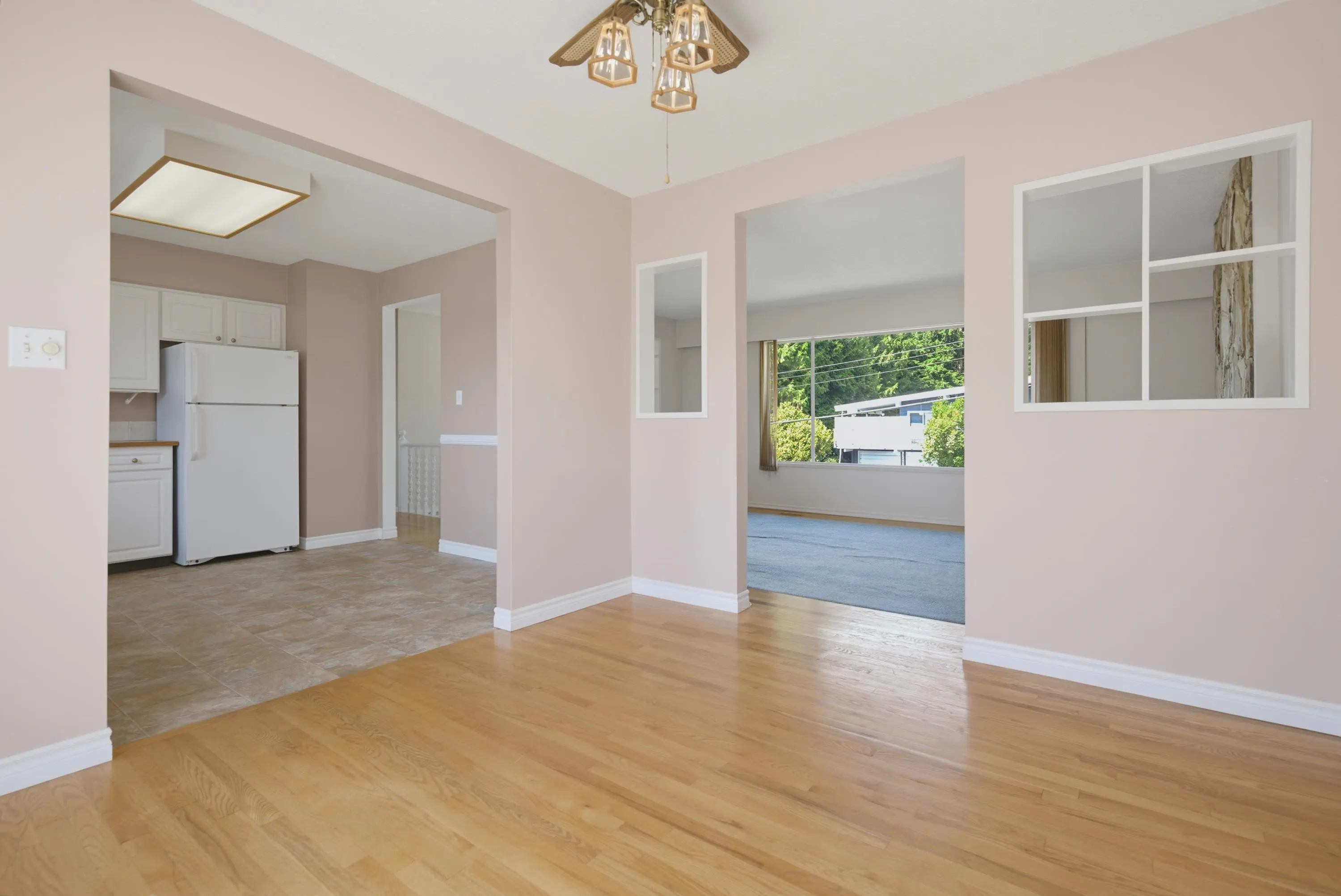 32659 Willingdon Crescent