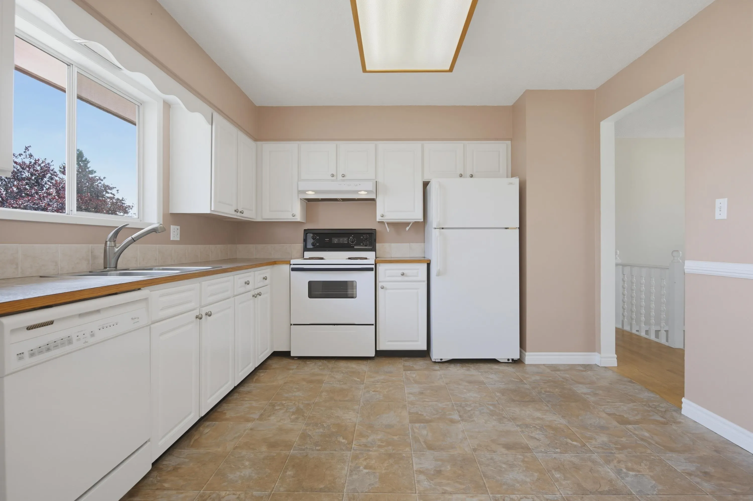 32659 Willingdon Crescent