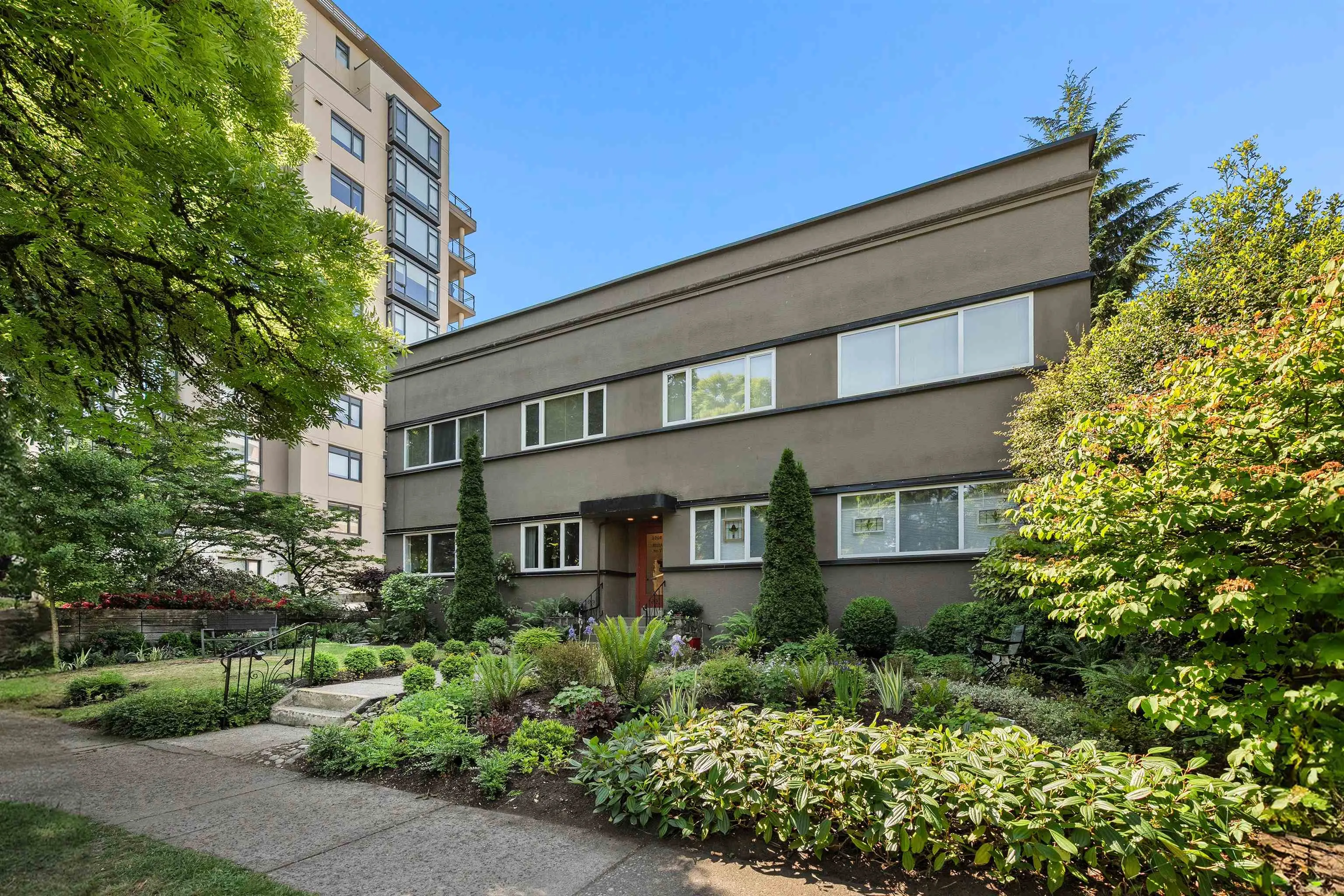 2296 W 39th Avenue #8