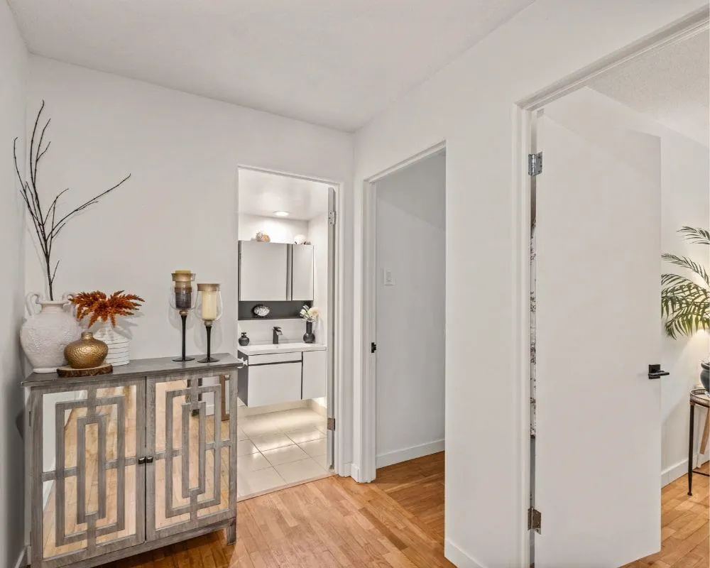 555 W 28th Street #608