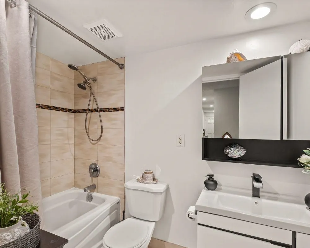 555 W 28th Street #608