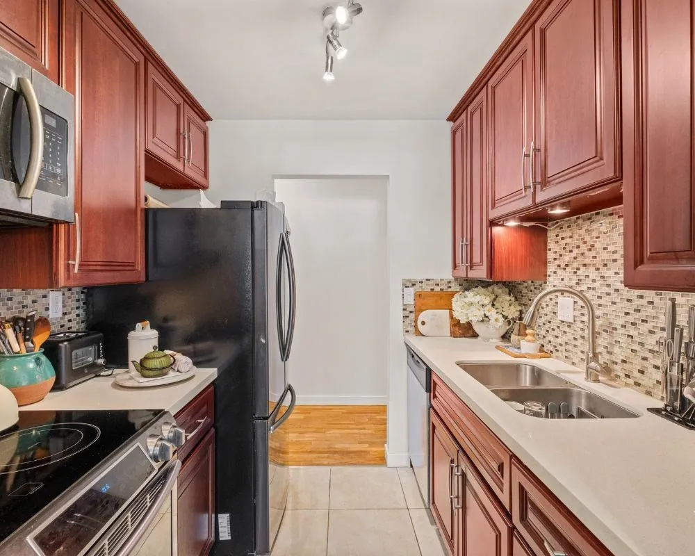 555 W 28th Street #608
