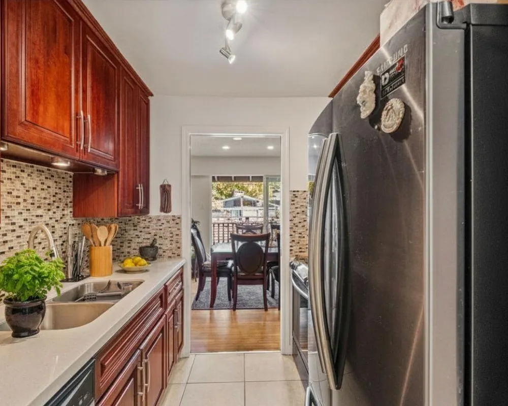 555 W 28th Street #608