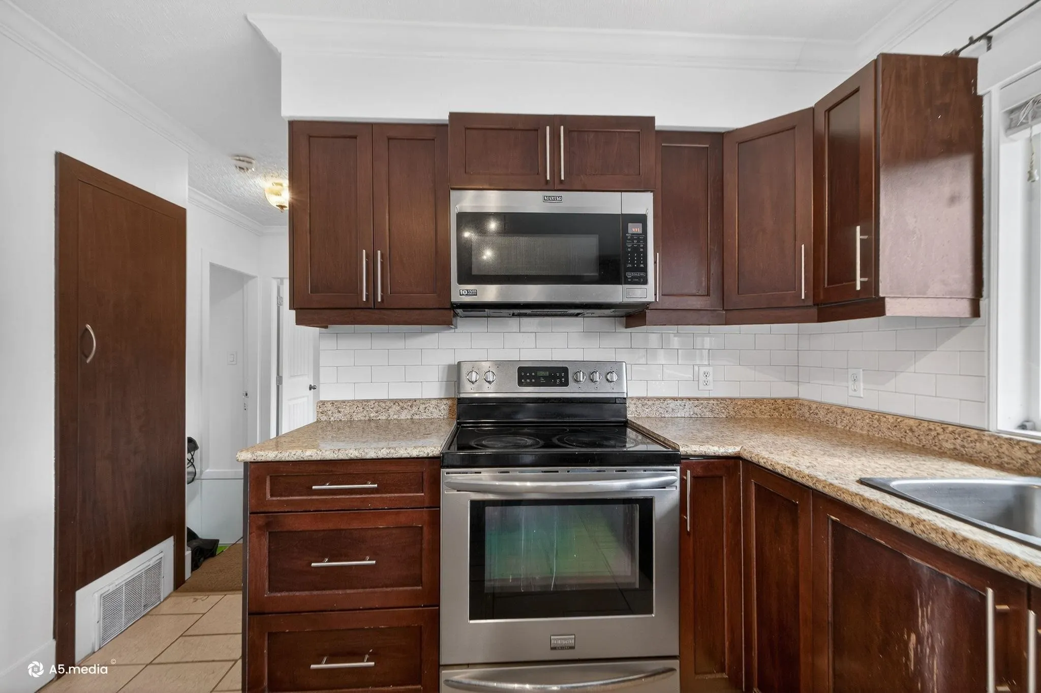 14032 Grosvenor Road
