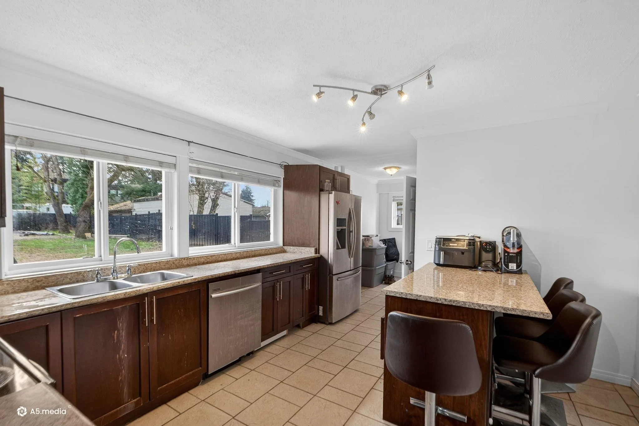 14032 Grosvenor Road