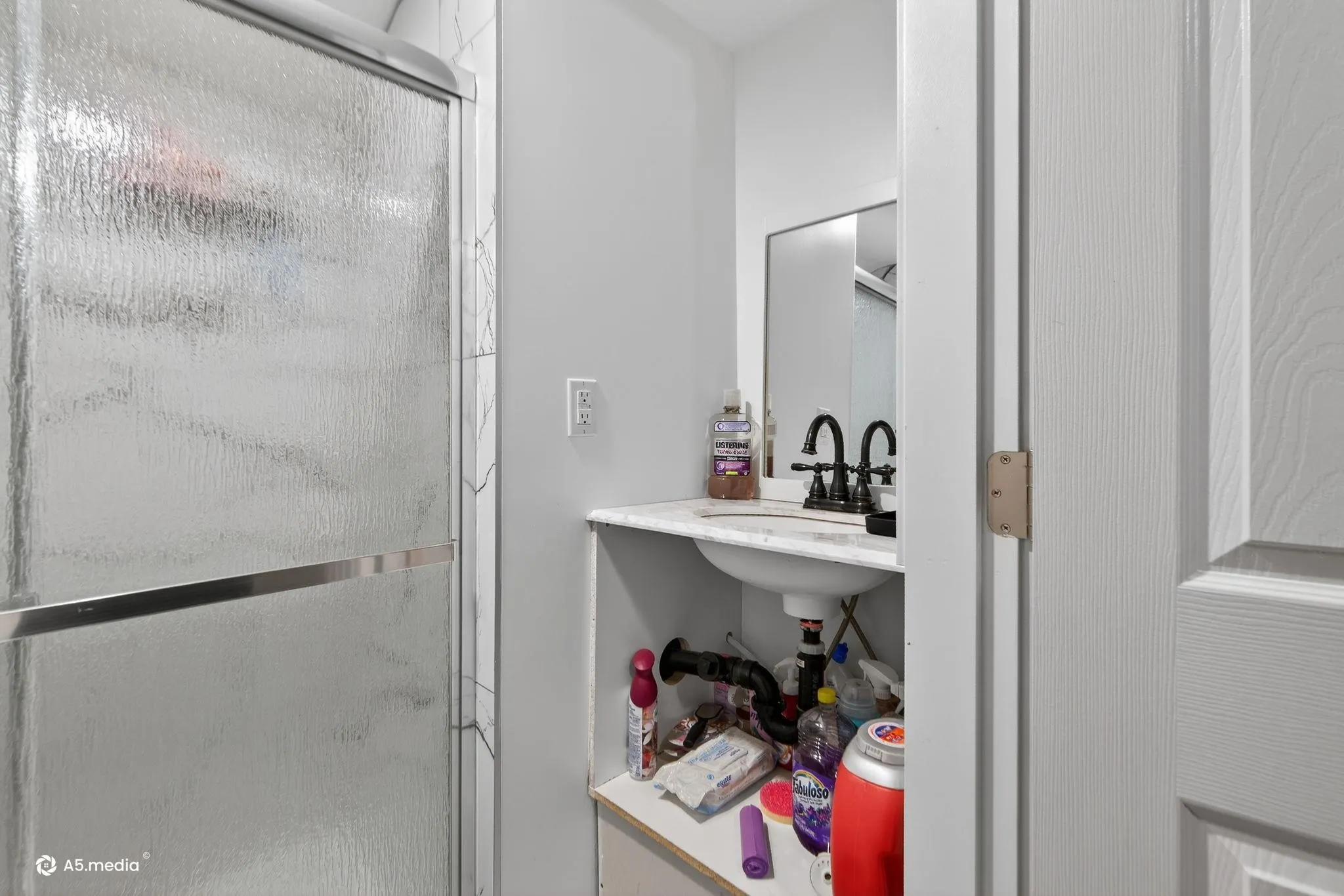 14032 Grosvenor Road