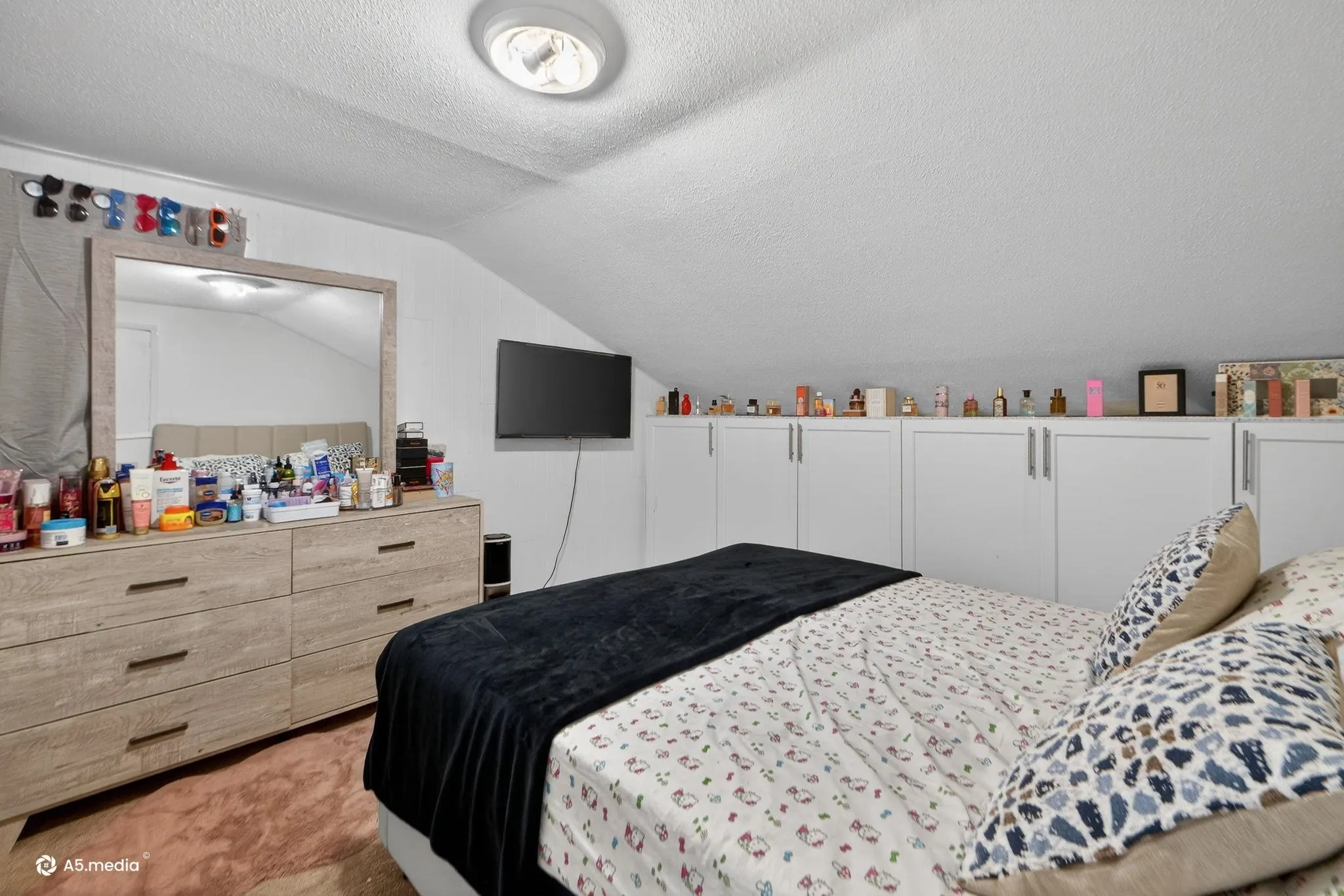 14032 Grosvenor Road