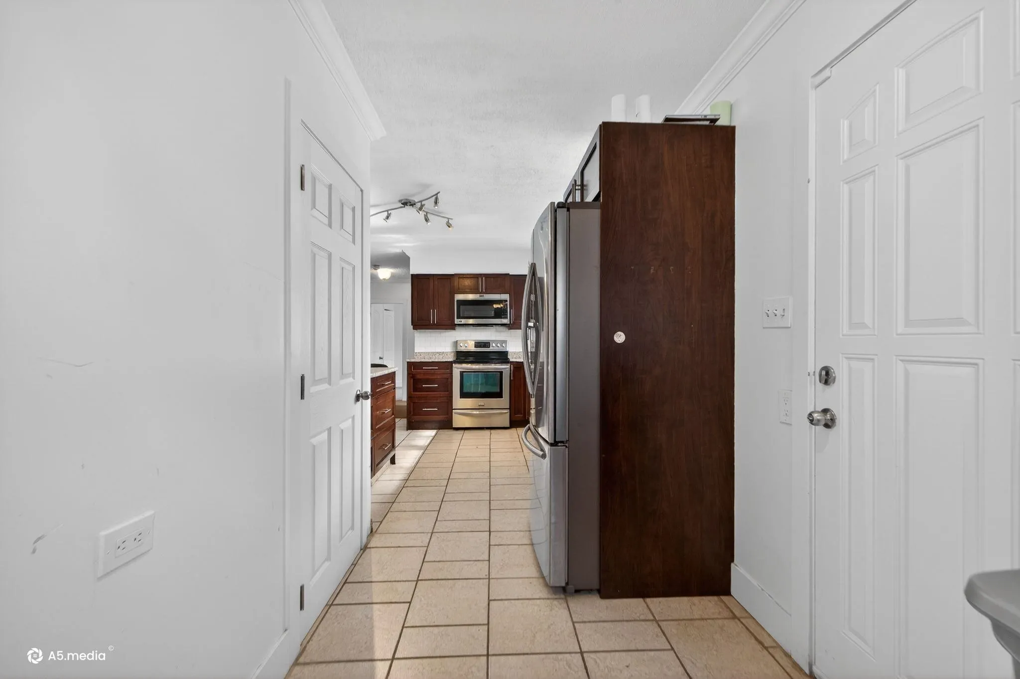 14032 Grosvenor Road
