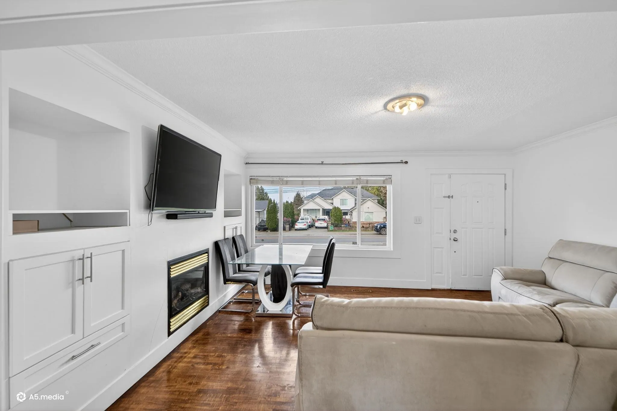 14032 Grosvenor Road