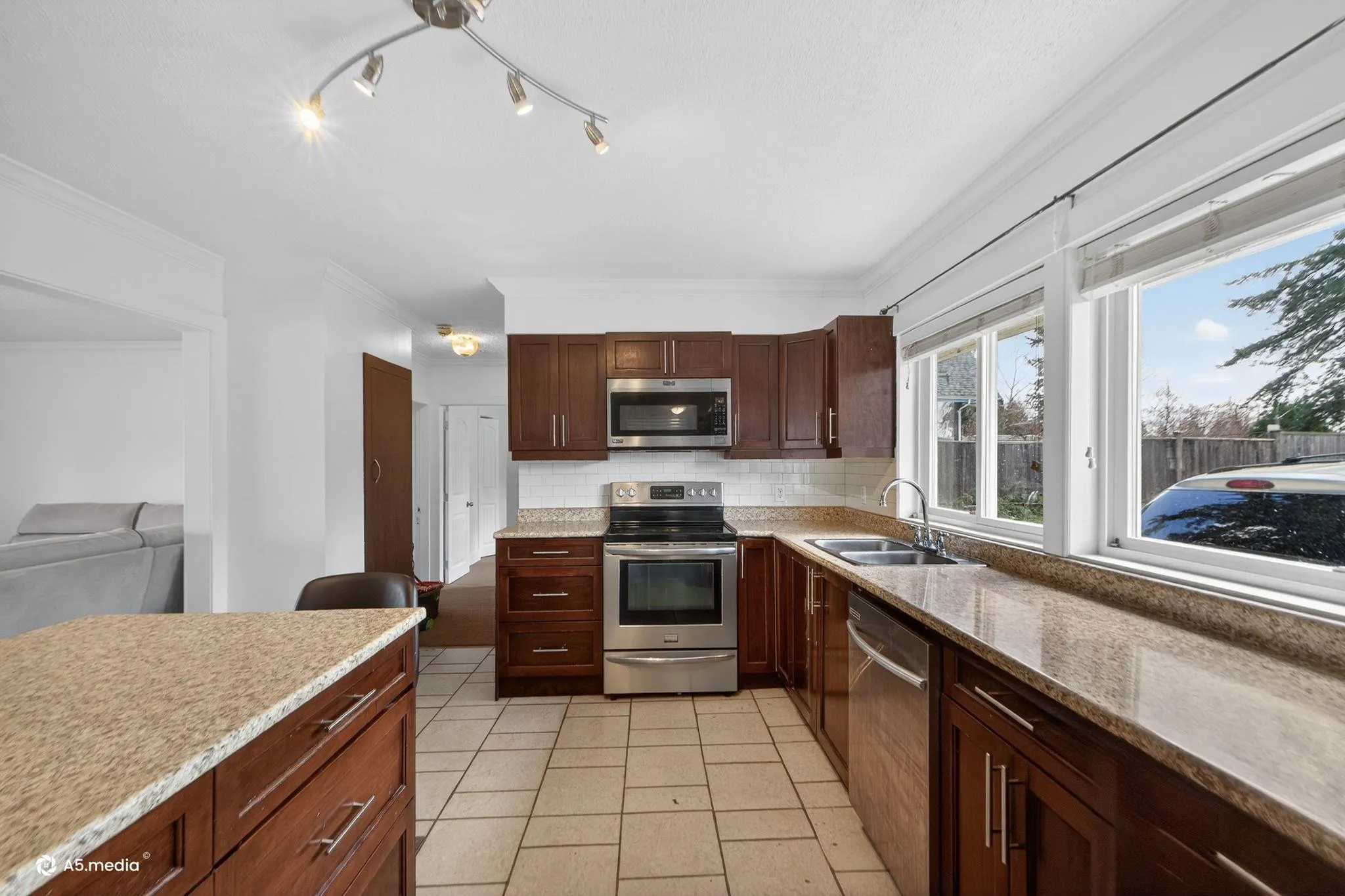 14032 Grosvenor Road