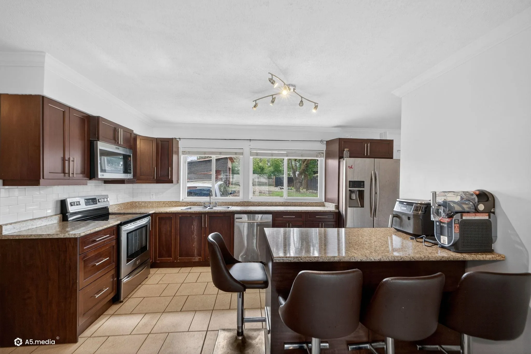 14032 Grosvenor Road