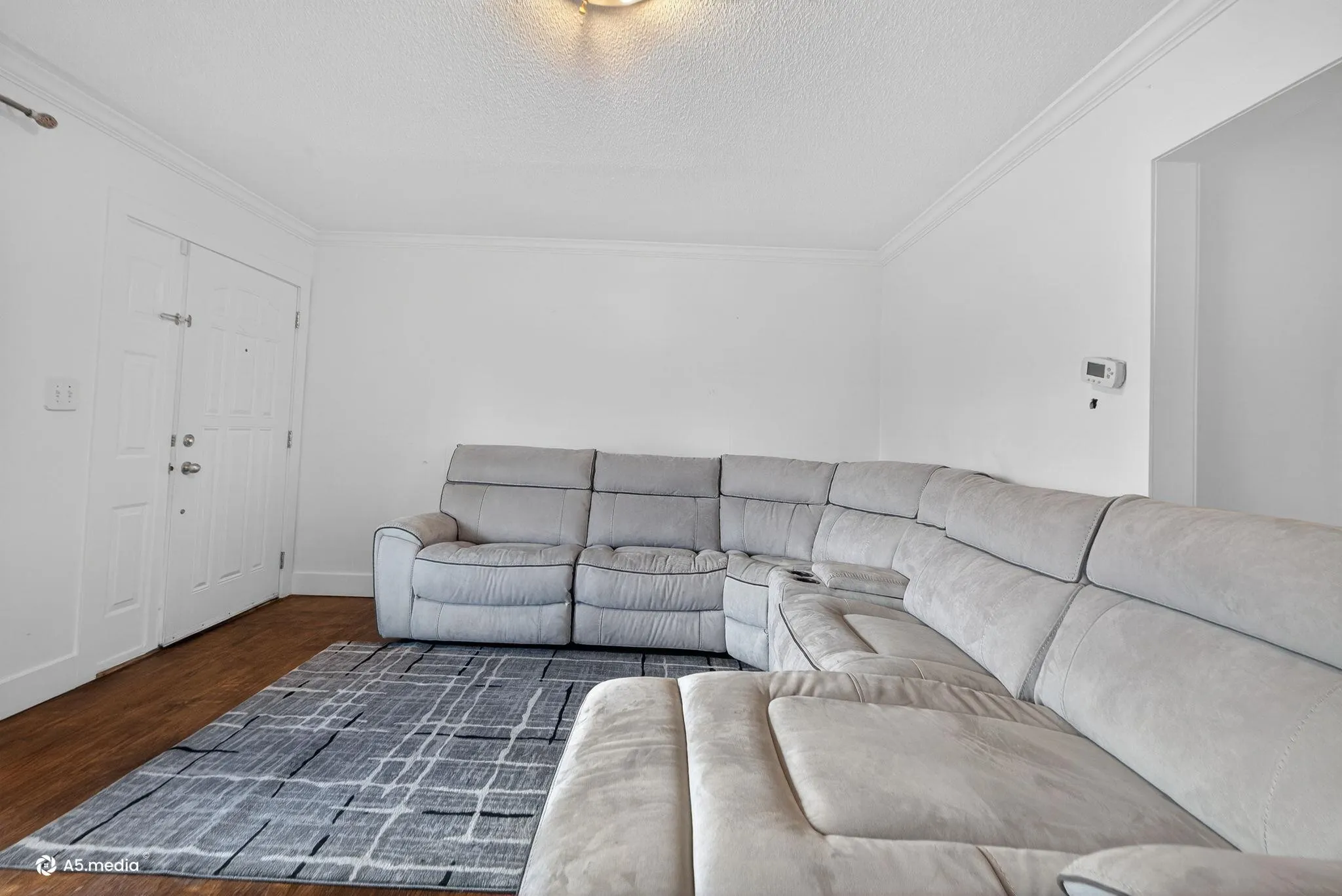 14032 Grosvenor Road