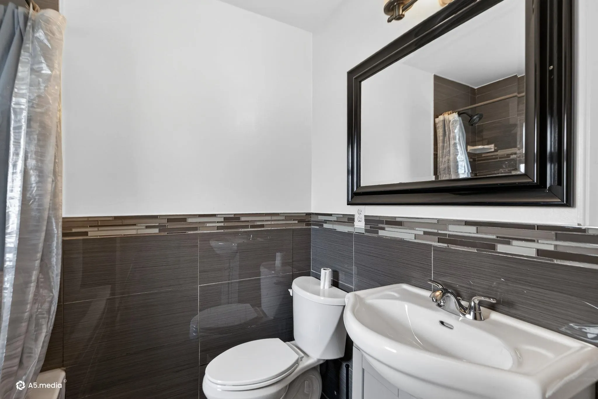 14032 Grosvenor Road