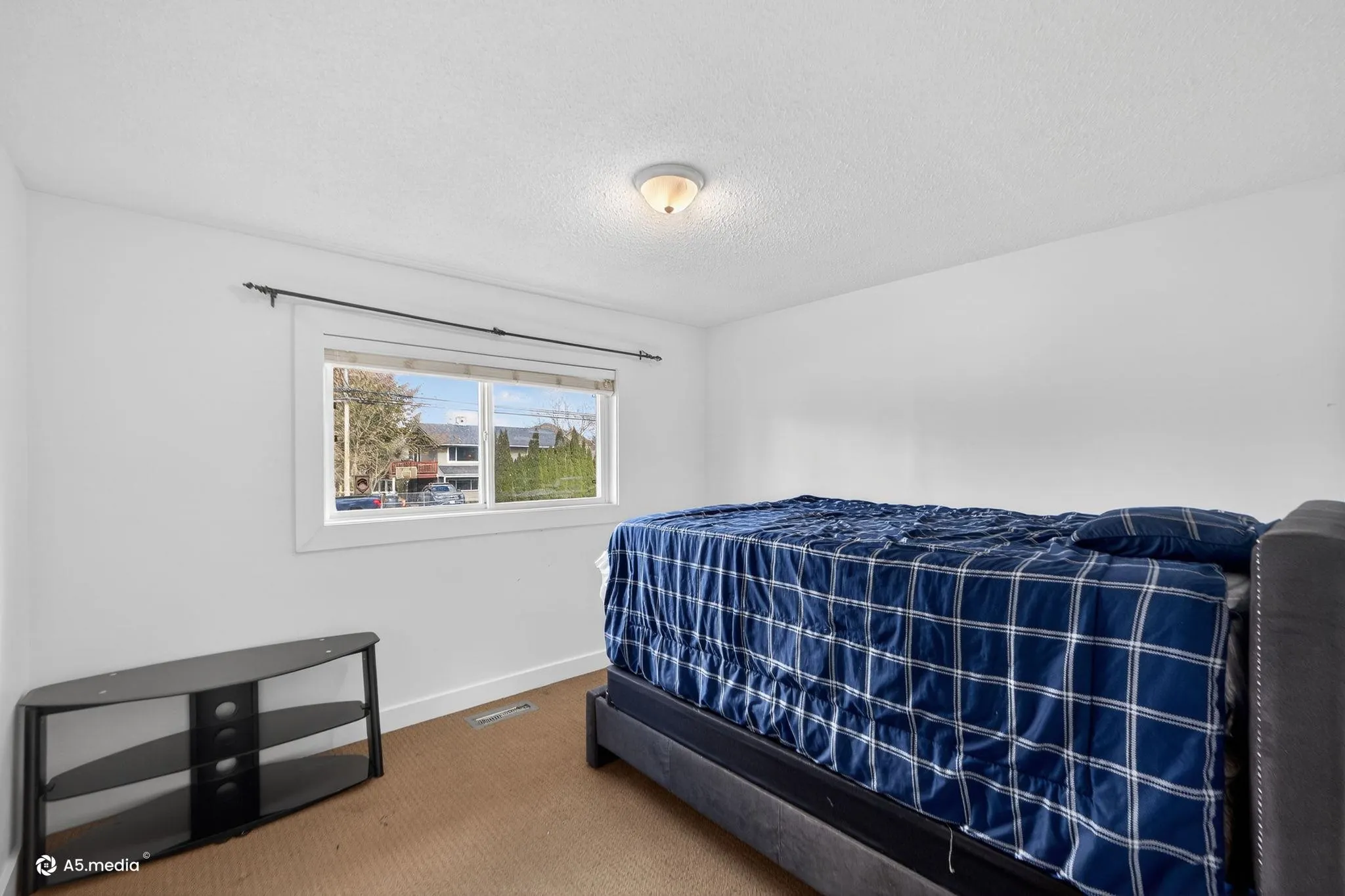 14032 Grosvenor Road