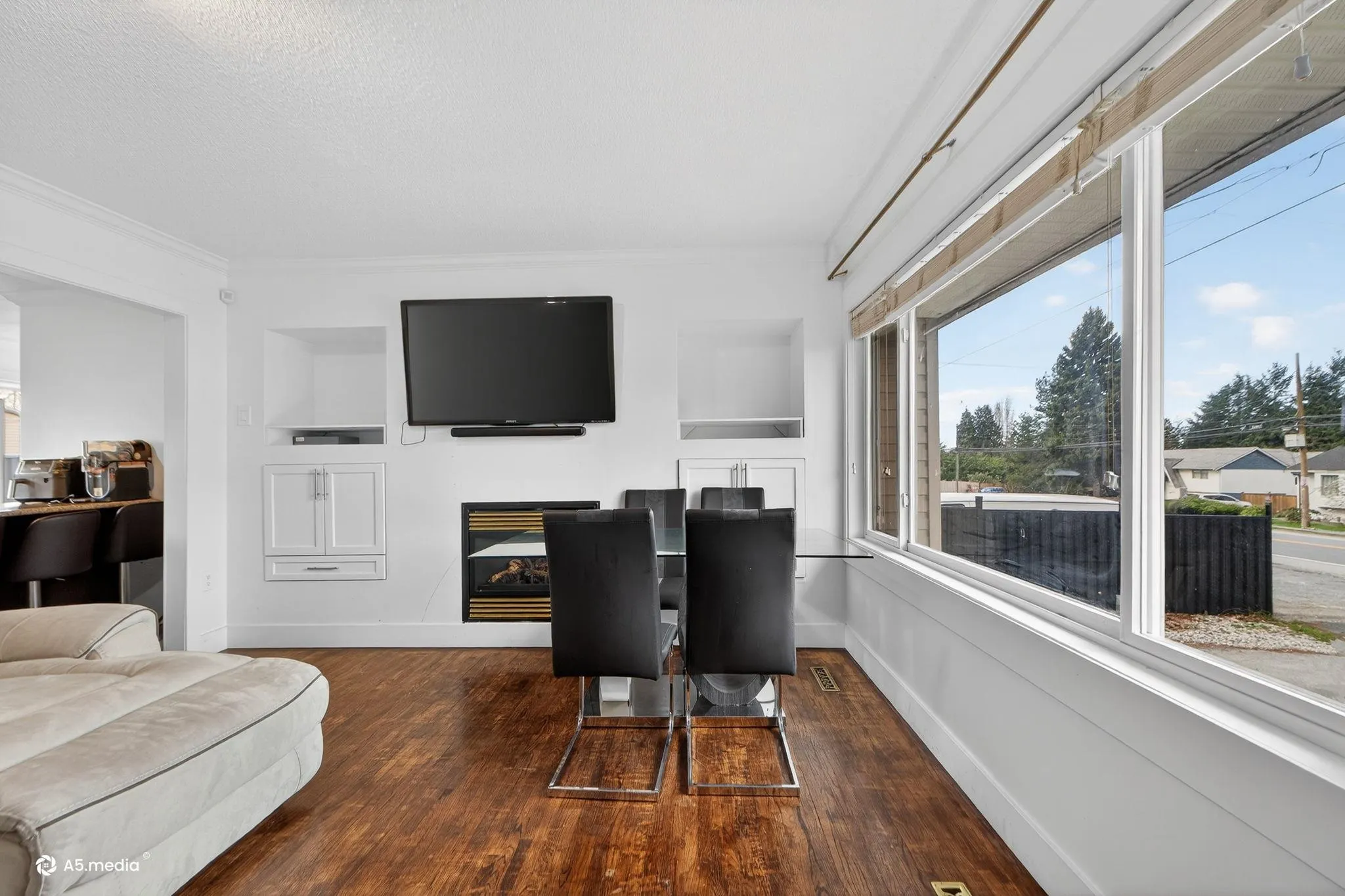 14032 Grosvenor Road