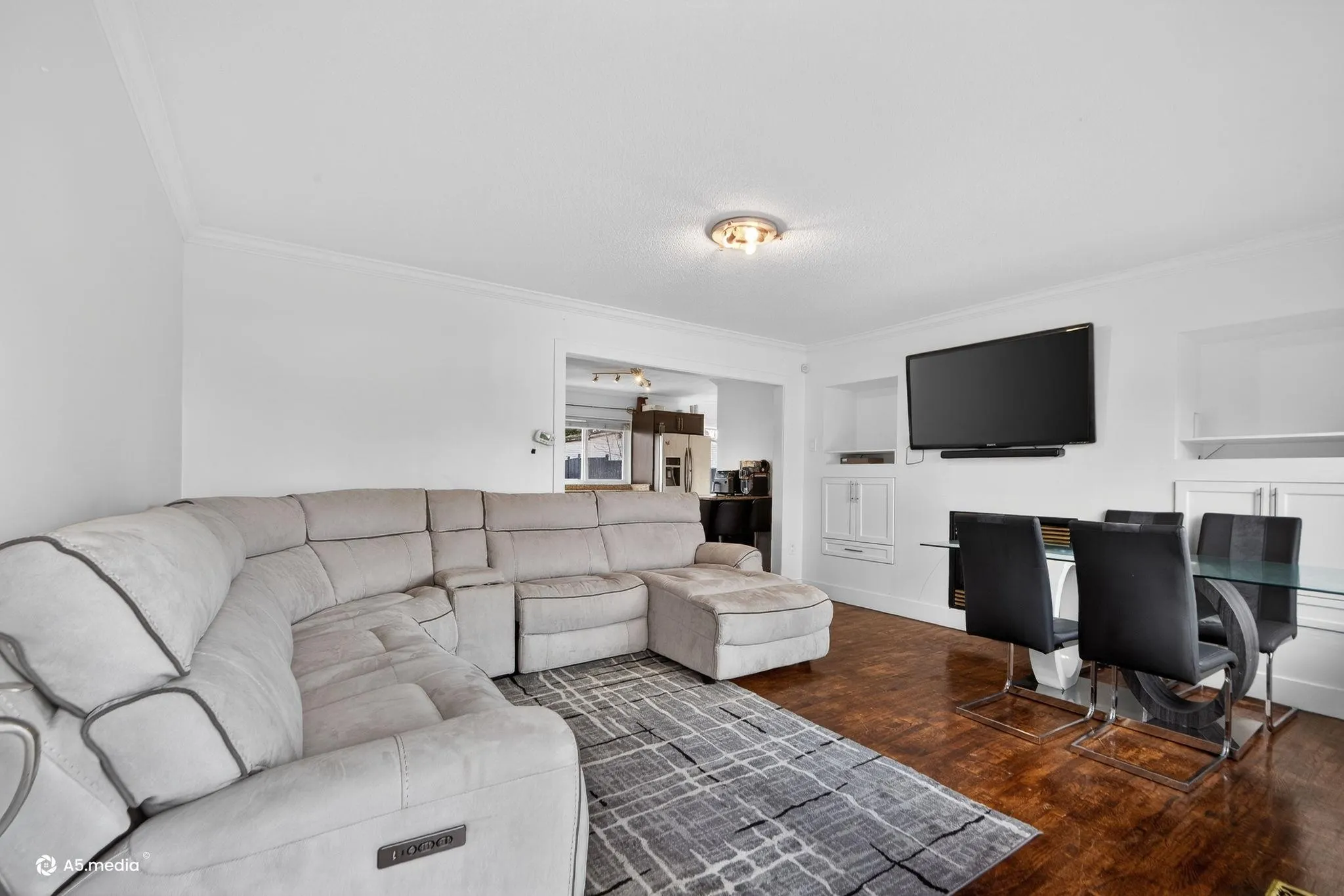 14032 Grosvenor Road