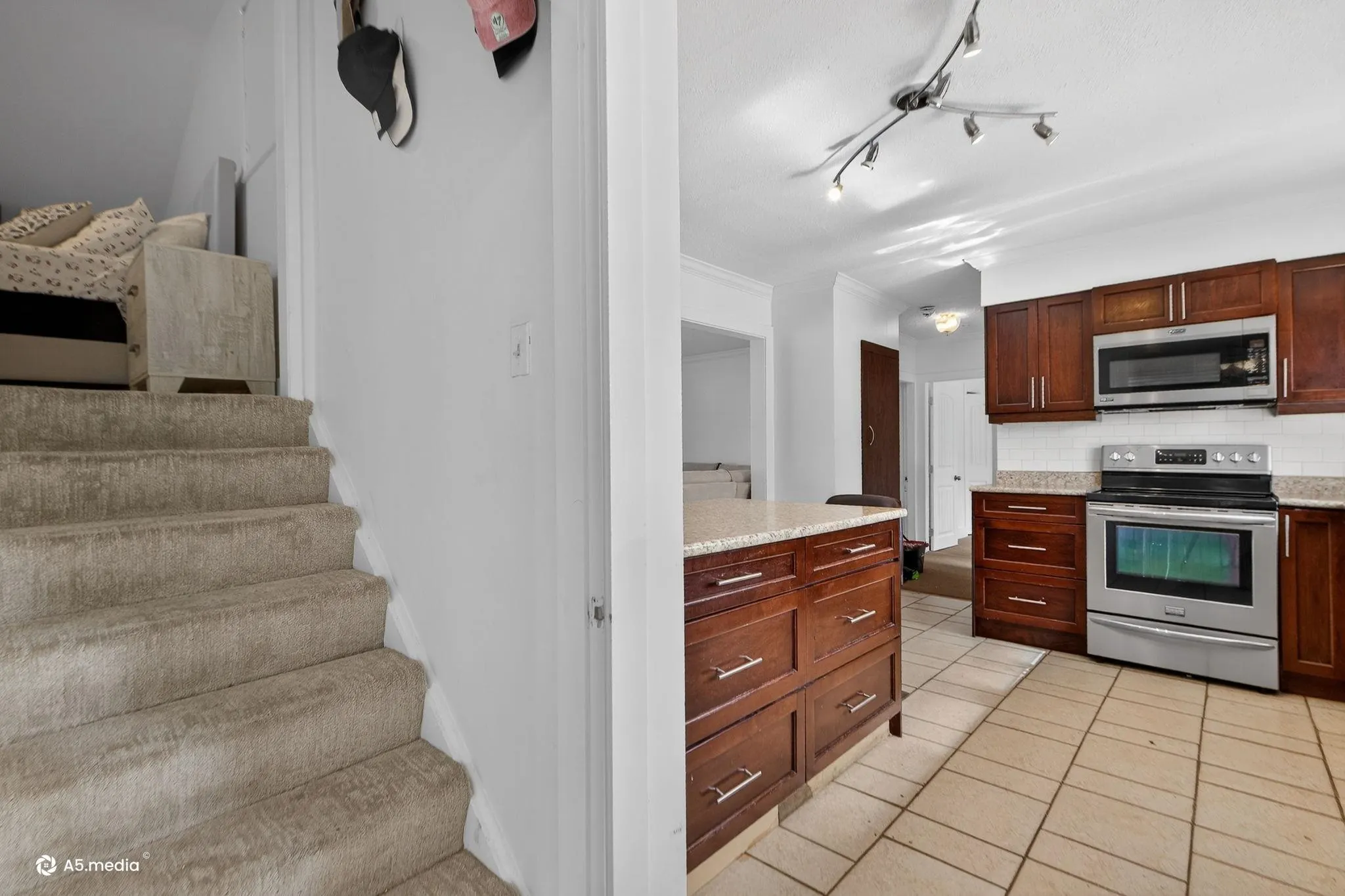 14032 Grosvenor Road