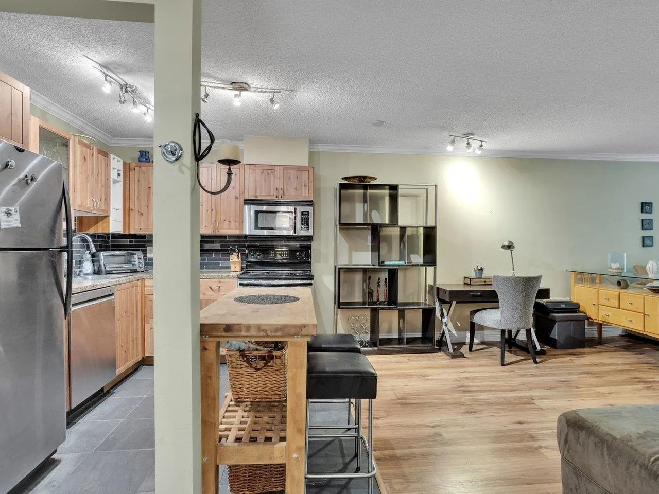 1234 Pendrell Street #303